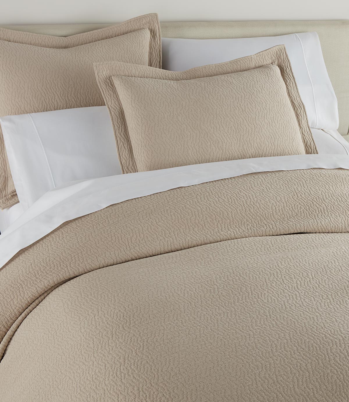 Luxury Mia Matelassé Coverlet - Soft Quilted Bedspread for Queen Size Bed | Elegant Bedroom Decor & Cozy Home Comfort