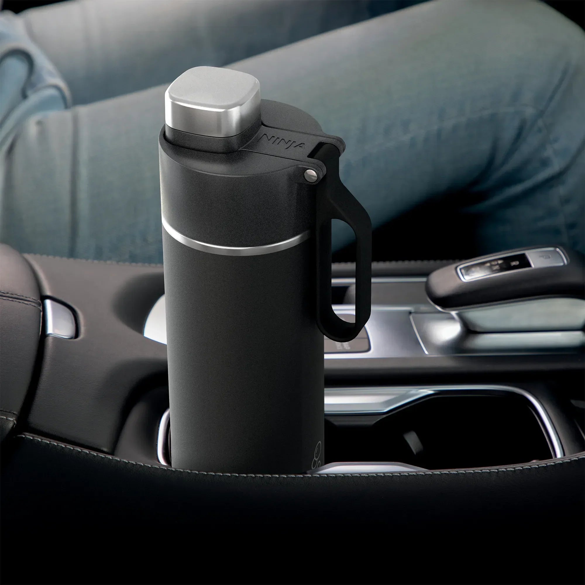 Ninja Thirsti 700ml Insulated Water Bottle - Leak Proof Stainless Steel Travel Mug for Hot & Cold Drinks - Perfect for Gym, Hiking, Office & Outdoor Adventures