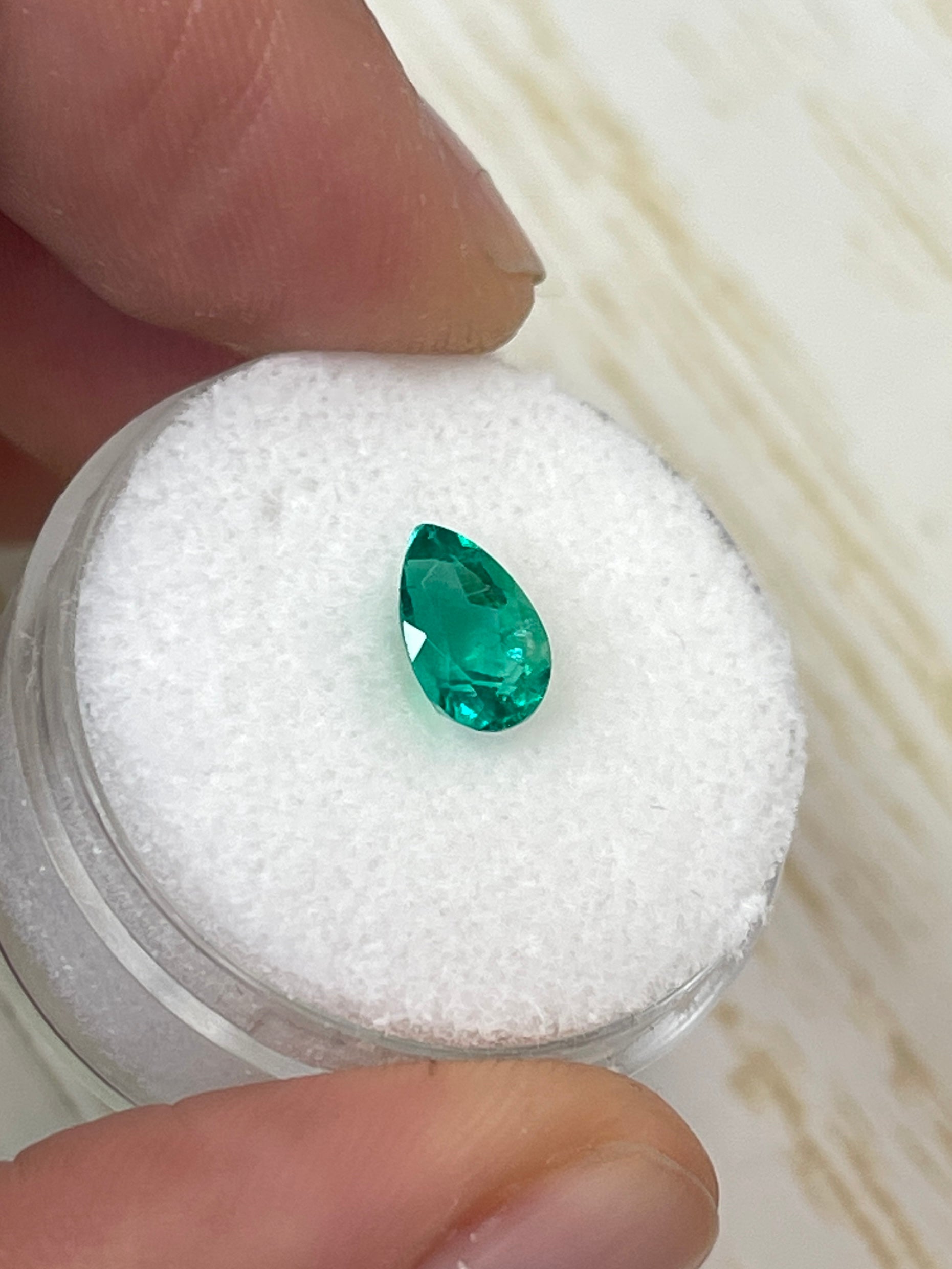 1.0 Carat 8x5.5mm AAA+ Natural Loose Colombian Emerald Pear Cut Gemstone for Jewelry Making, Engagement Rings & Fine Collections