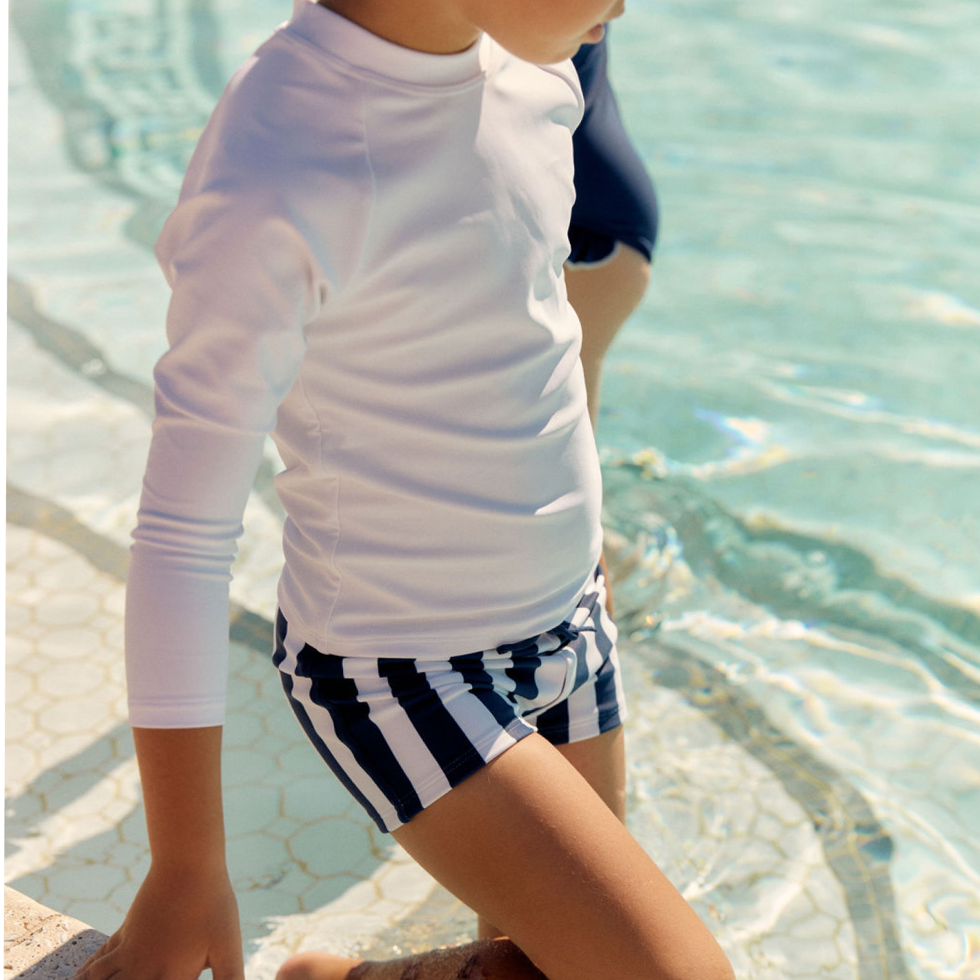 Unisex White Crane Rash Guard - UPF 50+ Sun Protection for Men & Women - Perfect for Swimming, Surfing, and Water Sports