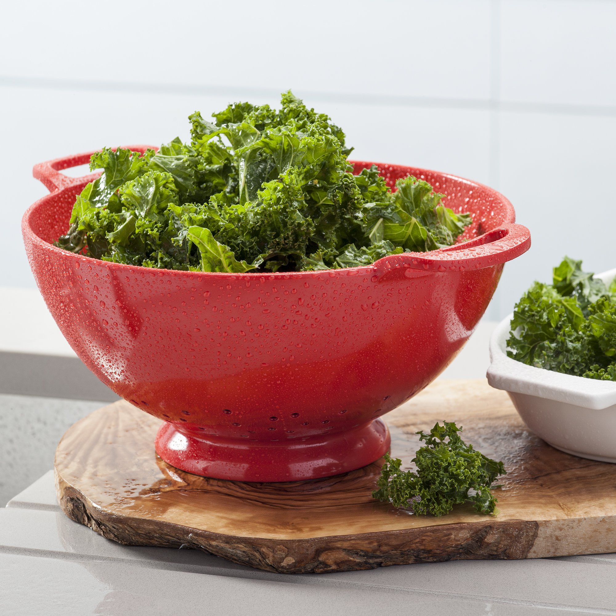 24cm Red Melamine Colander - Durable Plastic Strainer for Pasta, Salad & Vegetables - Perfect for Kitchen, Camping & Picnics