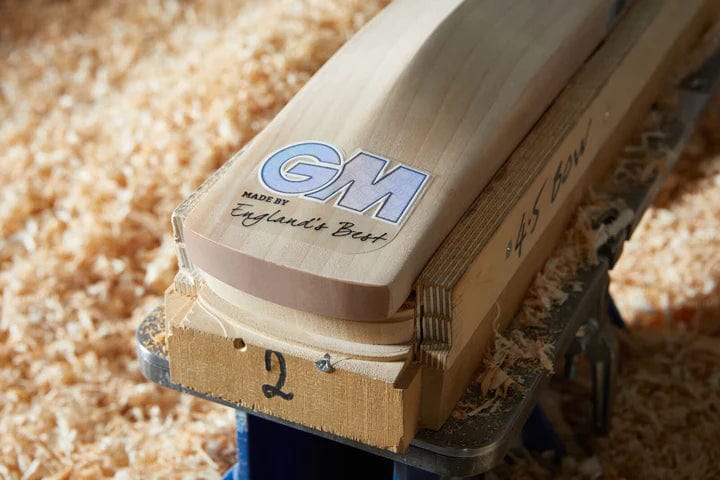 GM Senior Cricket Bat Kryos DXM Original - Premium English Willow Cricket Bat for Professional Players - Perfect for Matches, Training & Competitive Play