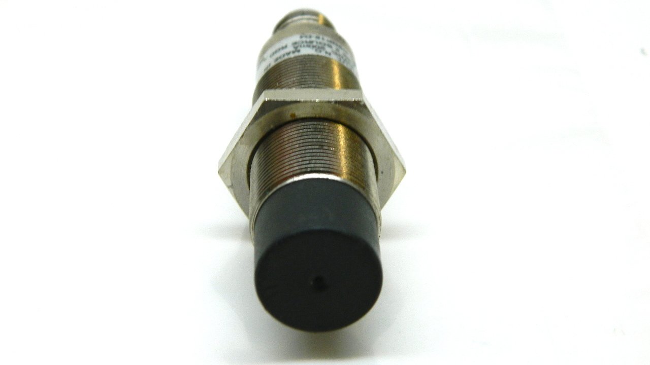 Allen Bradley 872C-D8NP18-D4 Proximity Sensor Switch 10-30V DC 8mm Sensing Range 18mm Thread - Industrial Automation & Machine Safety Applications