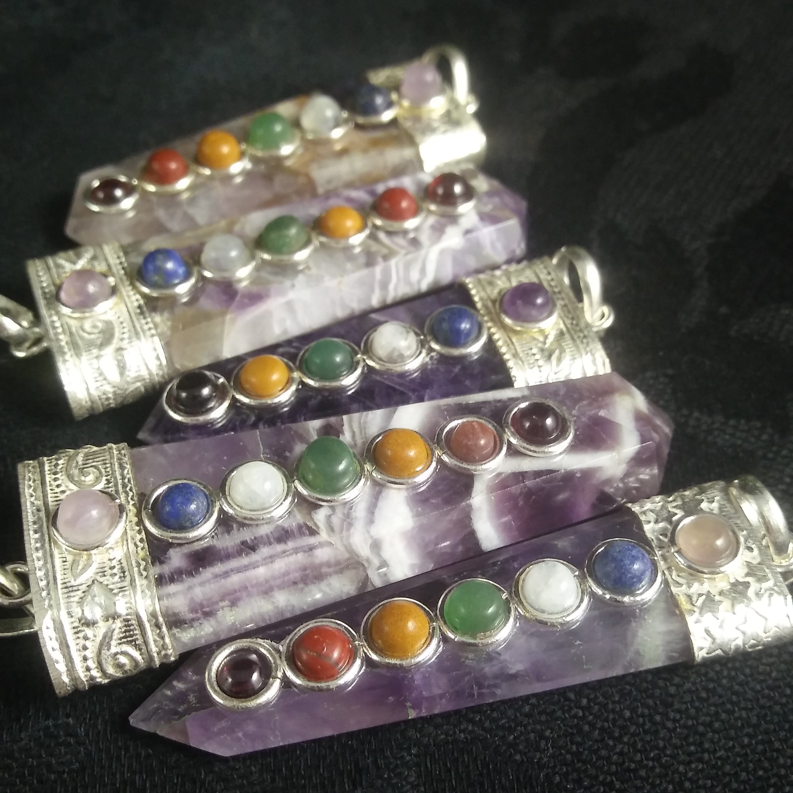 Chevron Amethyst Chakra Pendant Necklace - Natural Healing Crystal Jewelry for Meditation, Energy Balance & Spiritual Protection - Perfect for Yoga, Reiki & Mindfulness Practices