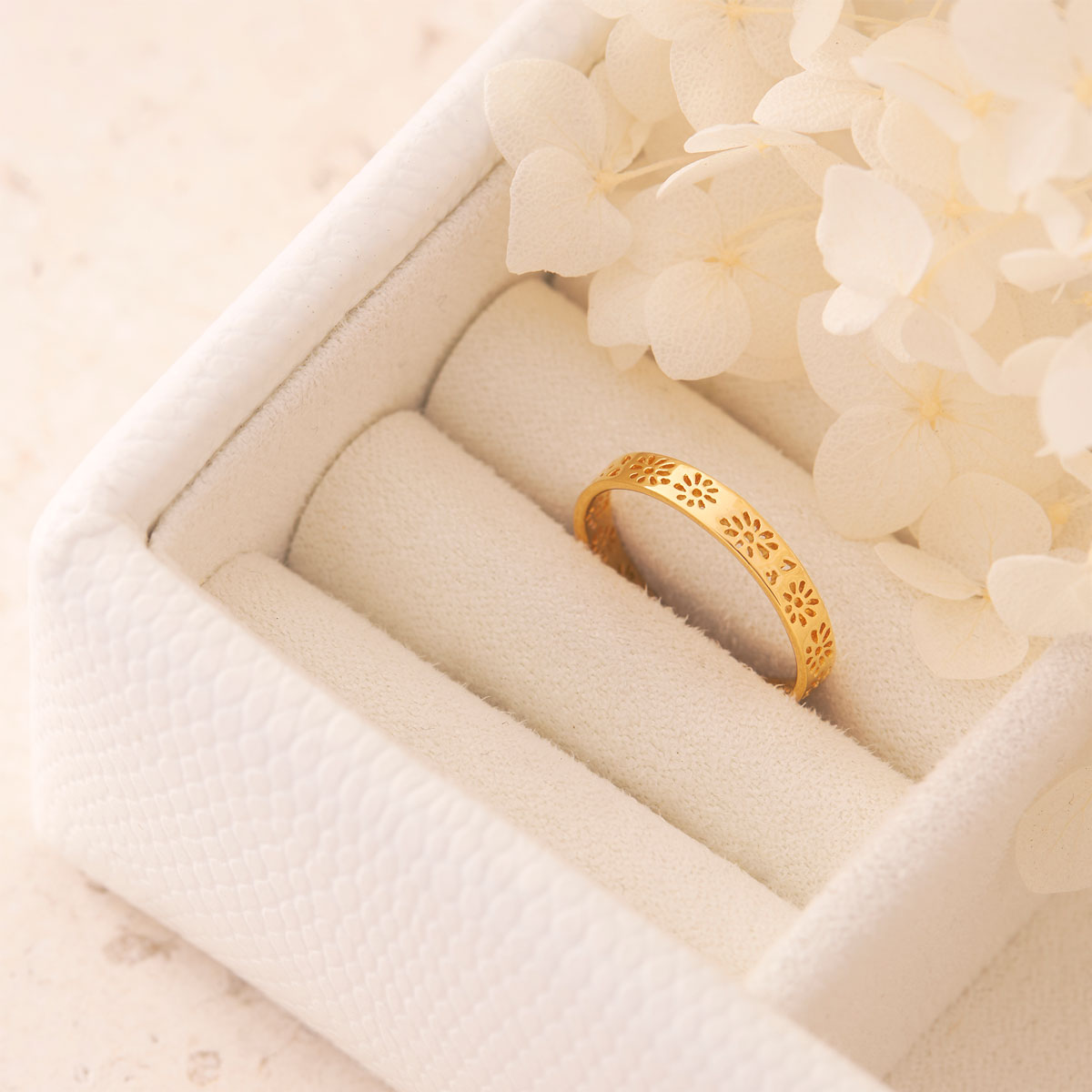 Delicate Daisy Ring - 14K Gold Floral Jewelry for Women, Elegant Gift for Her, Perfect for Weddings, Anniversaries & Everyday Wear
