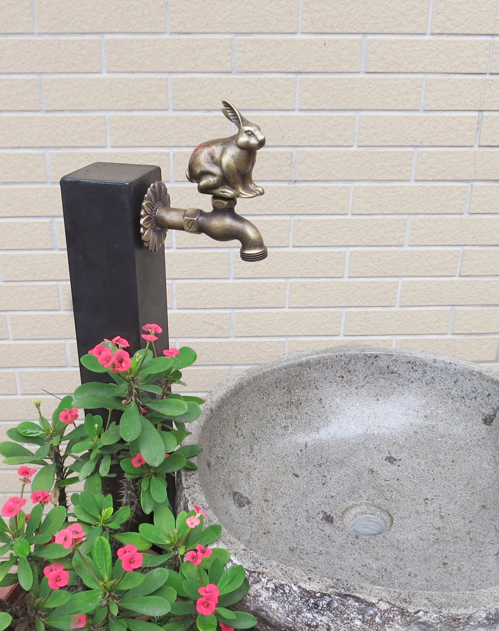 Premium Brass Rabbit Garden Faucet - Outdoor Water Spigot with Vintage Design - Perfect for Garden, Yard, and Patio Use