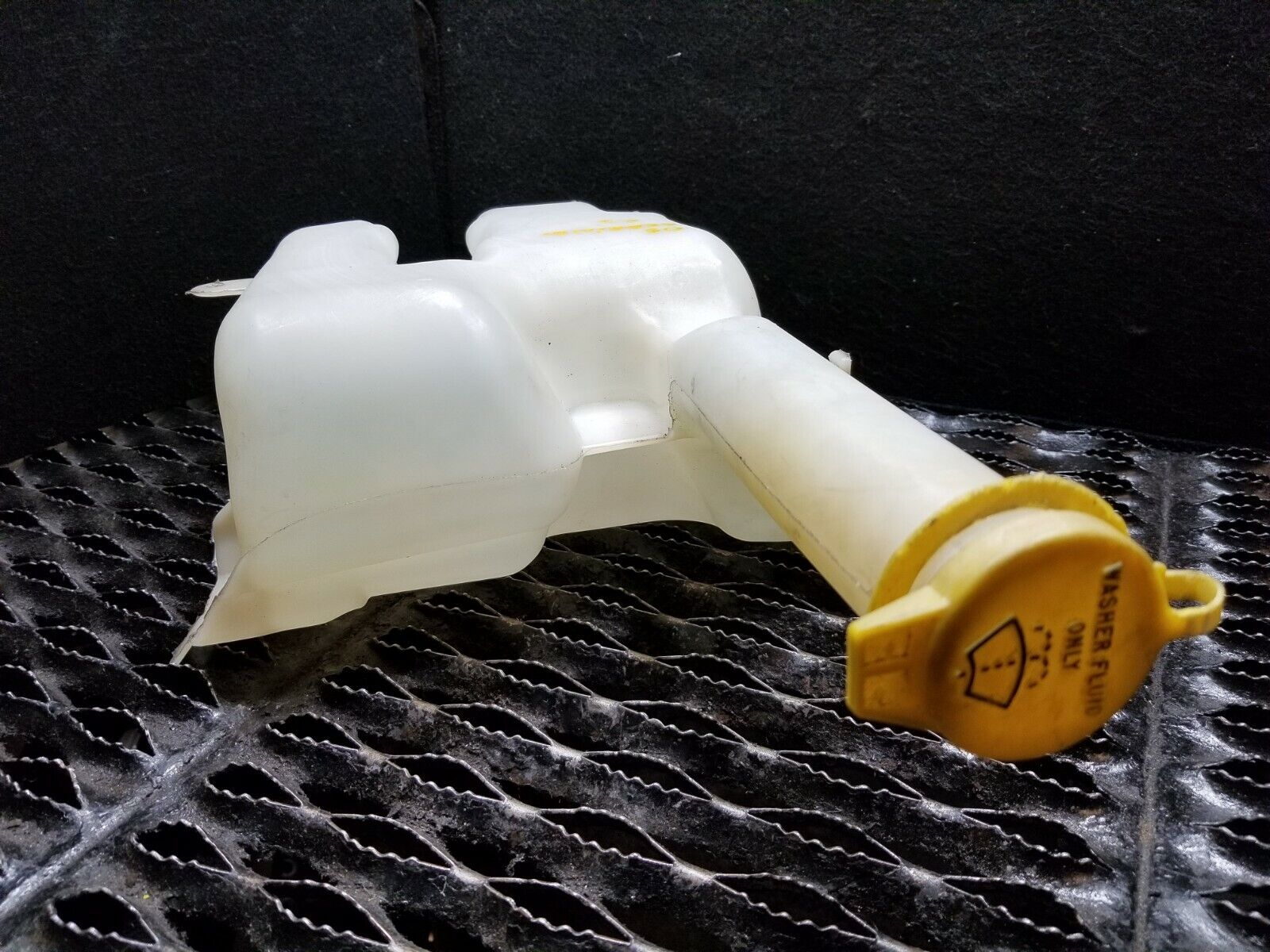 04 05 06 Chrysler Sebring Convertible Windshield Washer Tank Reservoir OEM Replacement Part - Perfect for Car Maintenance & Windshield Cleaning