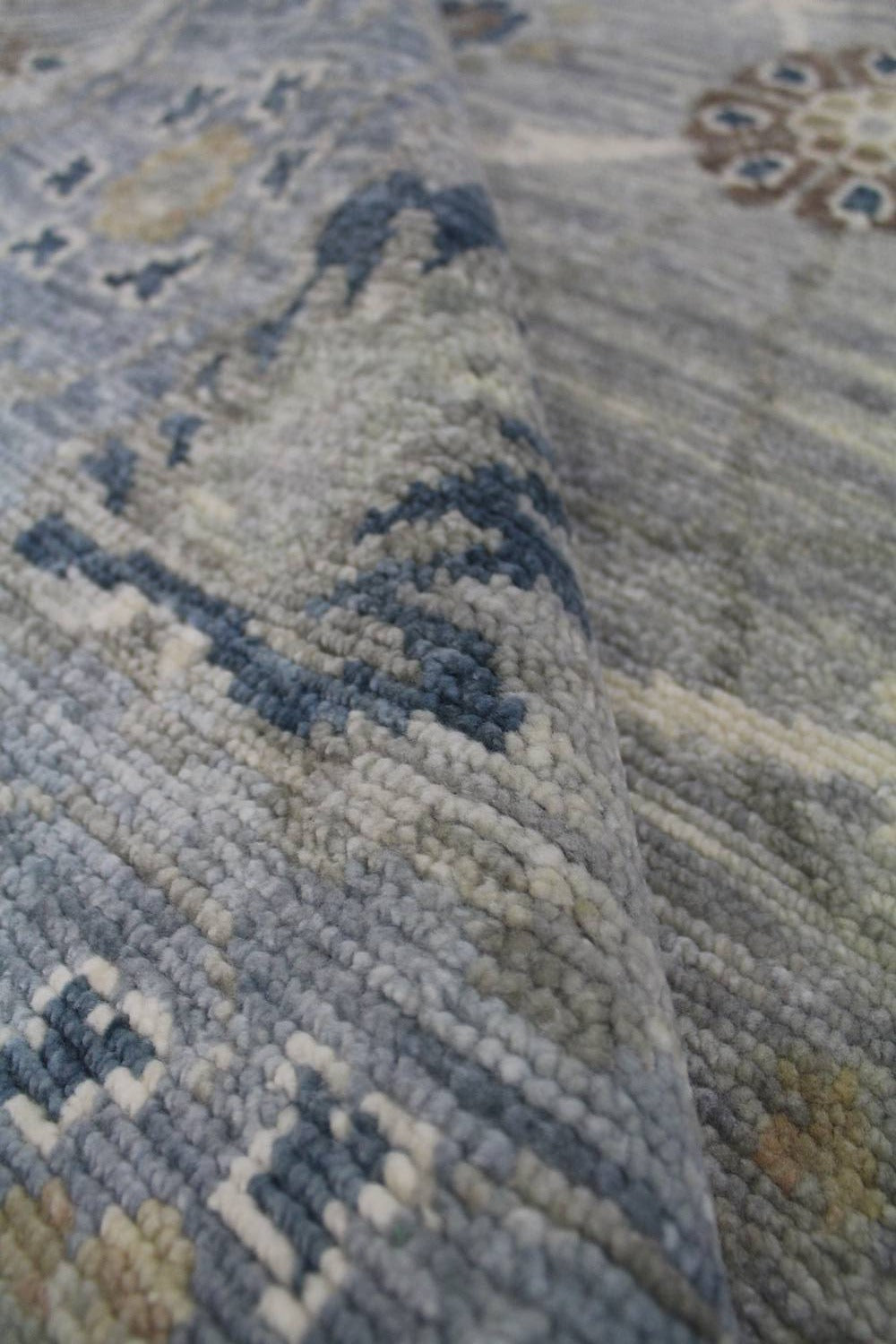 Handwoven Traditional Area Rug - Authentic Arts & Crafts Design J62162 - Perfect for Living Room, Bedroom & Home Decor