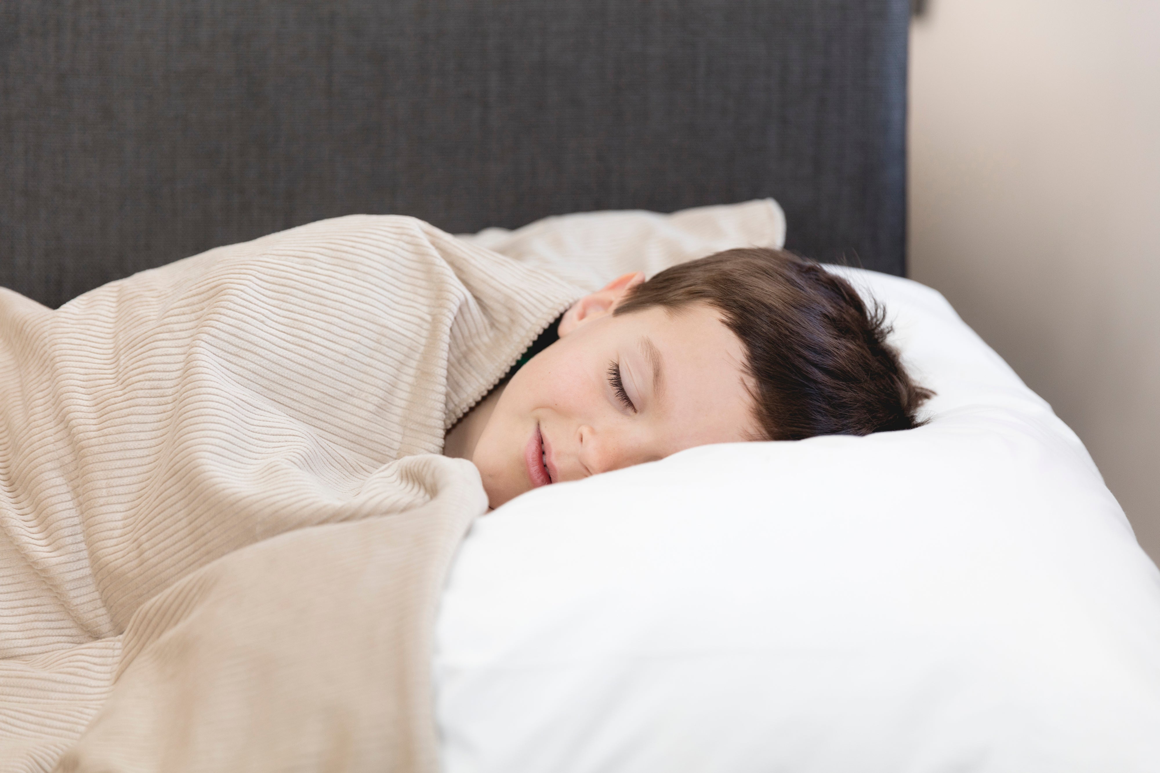 Sleep Tight™ Lightweight Weighted Blanket for Adults & Kids - Ultra Soft Anxiety Relief & Better Sleep - Perfect for Bedroom, Travel & Relaxation