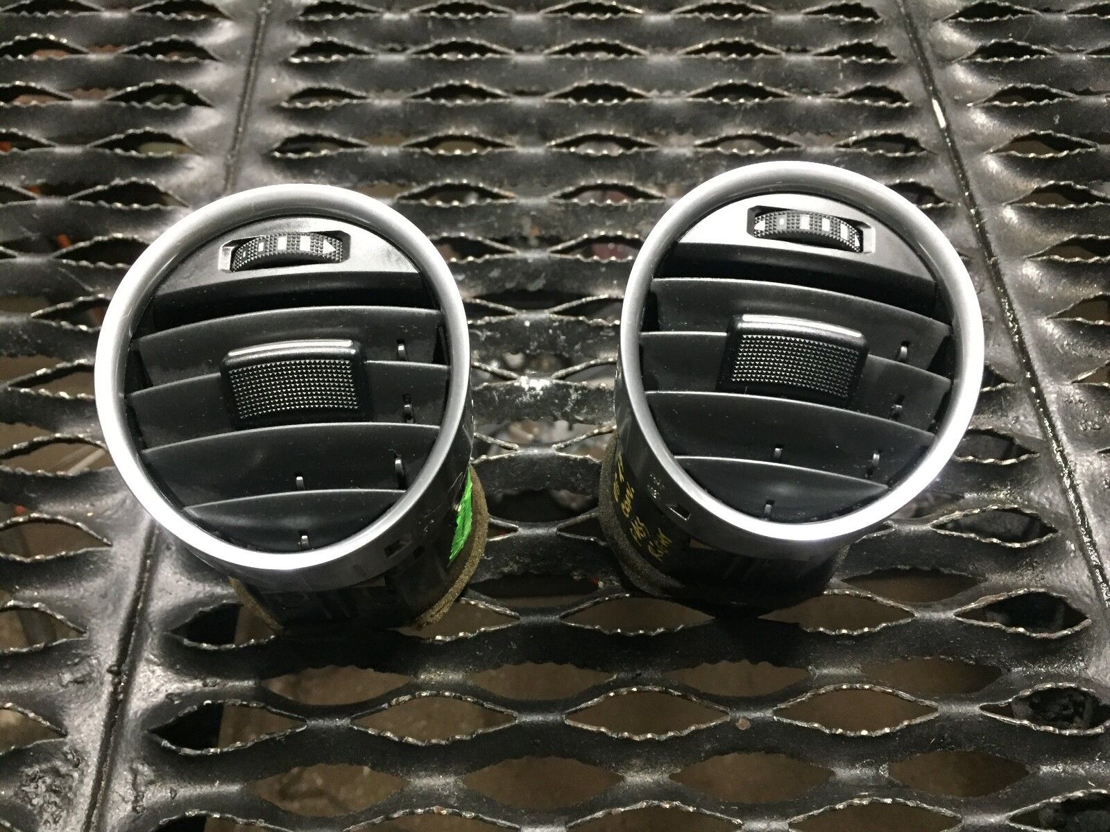 04 05 06 Audi A4 B6 Cabrio Dashboard Vent Left & Right OEM Pair - Replacement Air Vents for Audi A4 Convertible - Perfect for Interior Repair & Car Restoration Projects