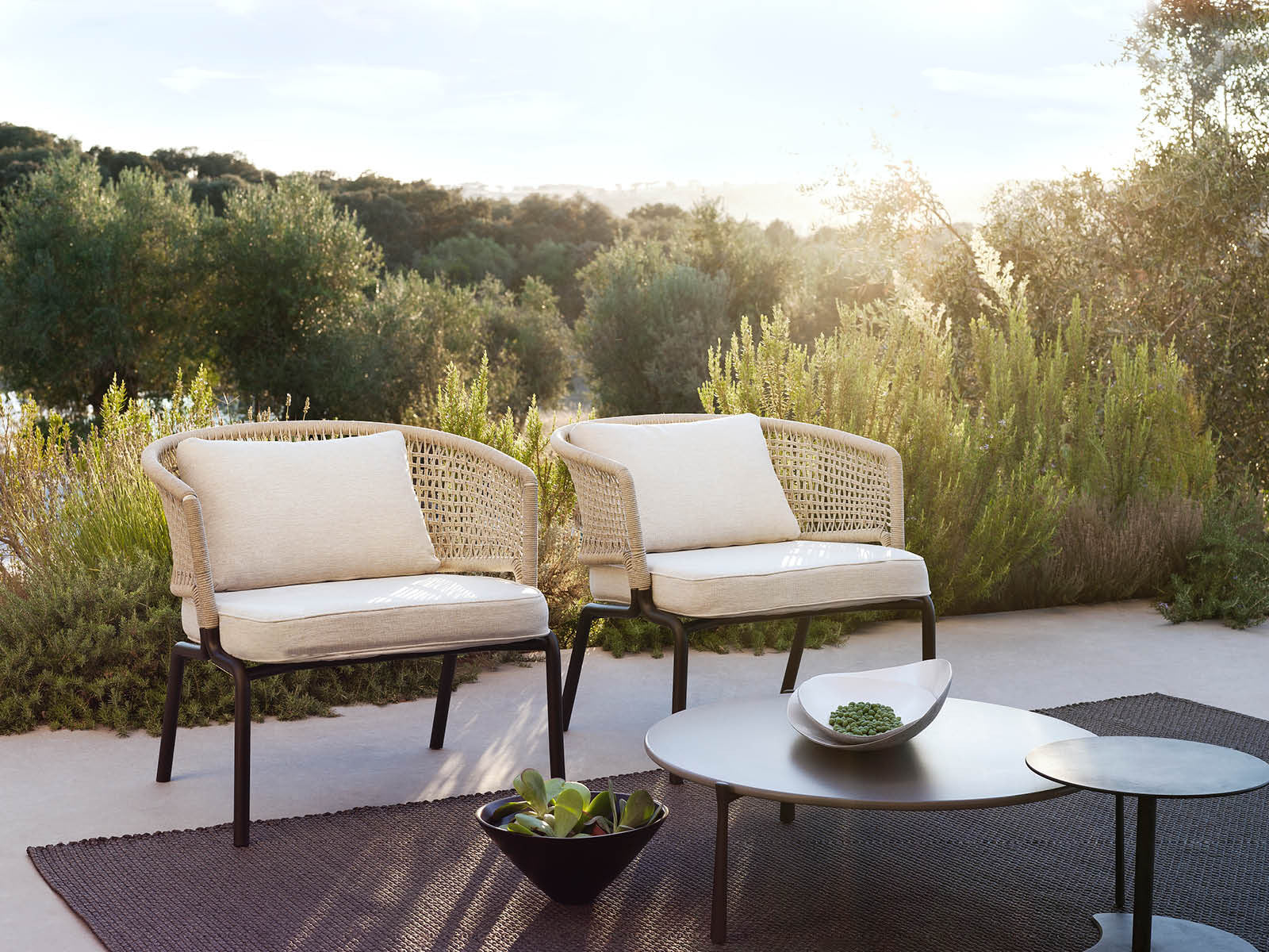 CTR Lounge Chair - Modern Comfortable Recliner for Living Room, Bedroom & Office - Perfect for Relaxing, Reading & Lounging