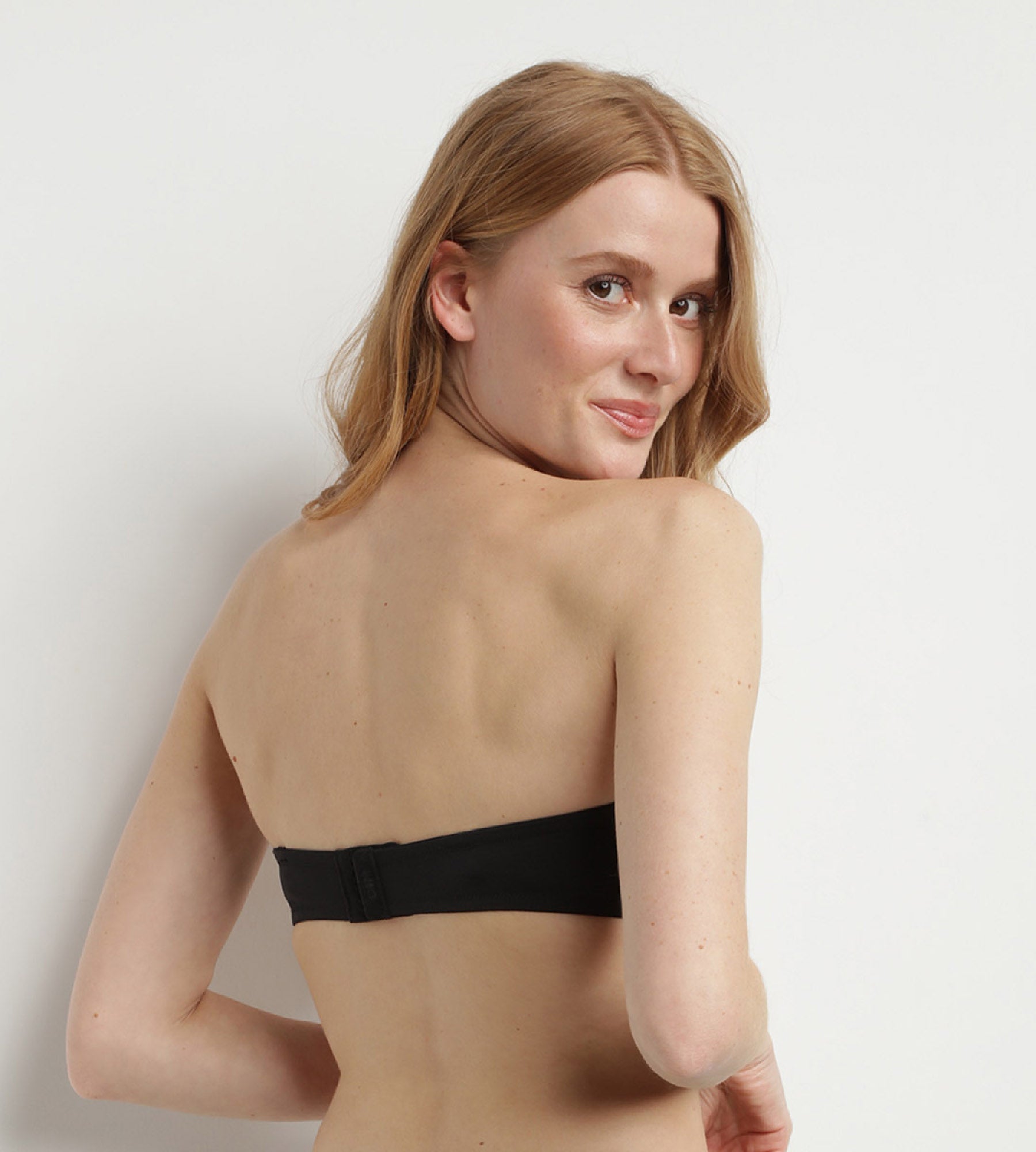 InvisiFree Seamless Wireless Bandeau Bra for Women - Black | Comfortable Strapless Support for Yoga, Workout & Everyday Wear