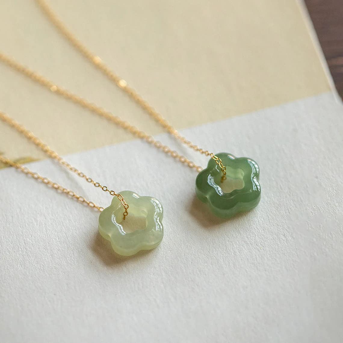 Elegant Women's Natural Green Jade Crystal Necklace - Star Donut Gemstone Choker with 16