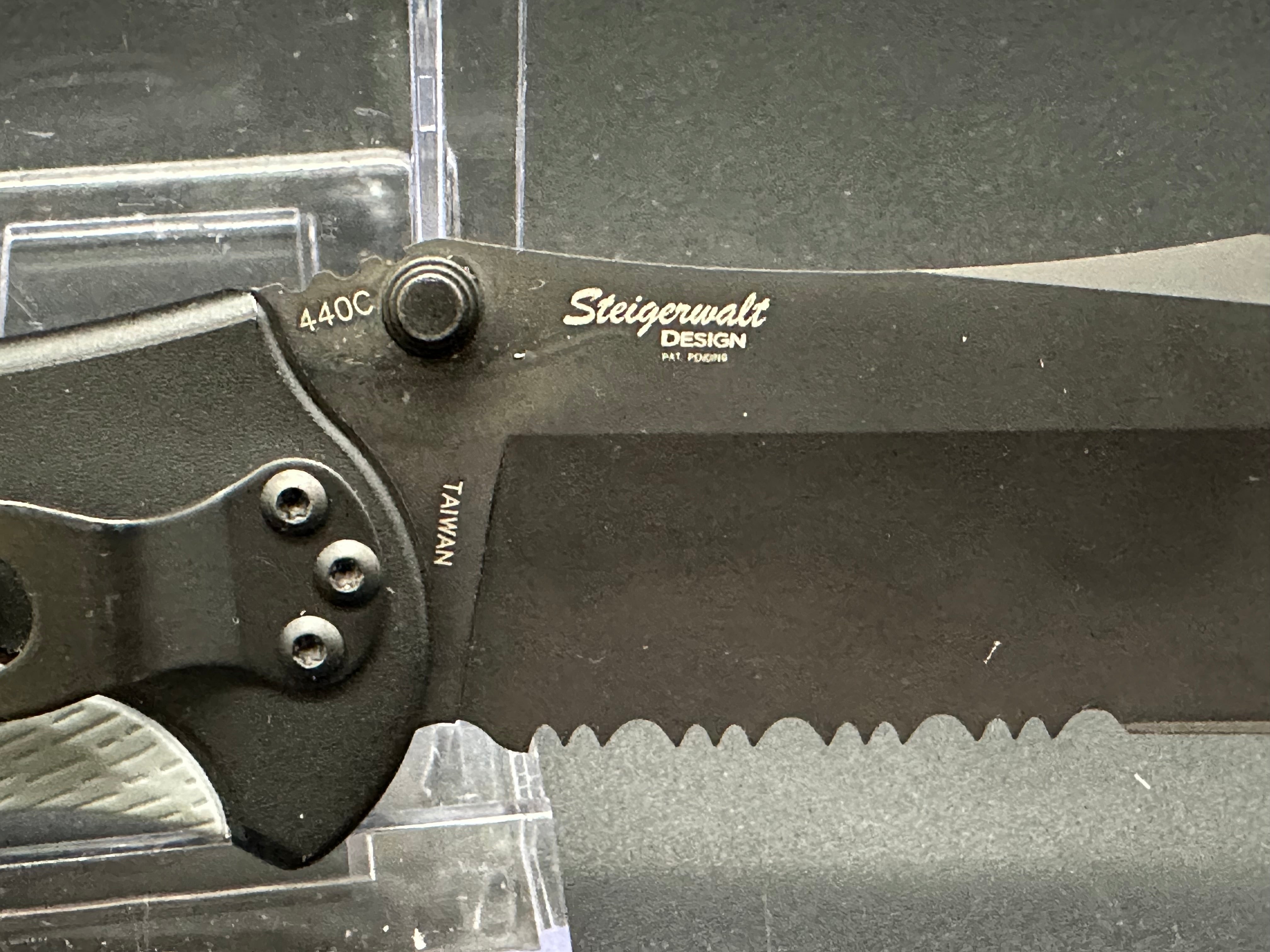 Benchmade LFK Knife - Premium Folding Pocket Knife for Outdoor, Camping & Everyday Carry (EDC) - Sharp Durable Blade for Hiking, Hunting & Survival Gear
