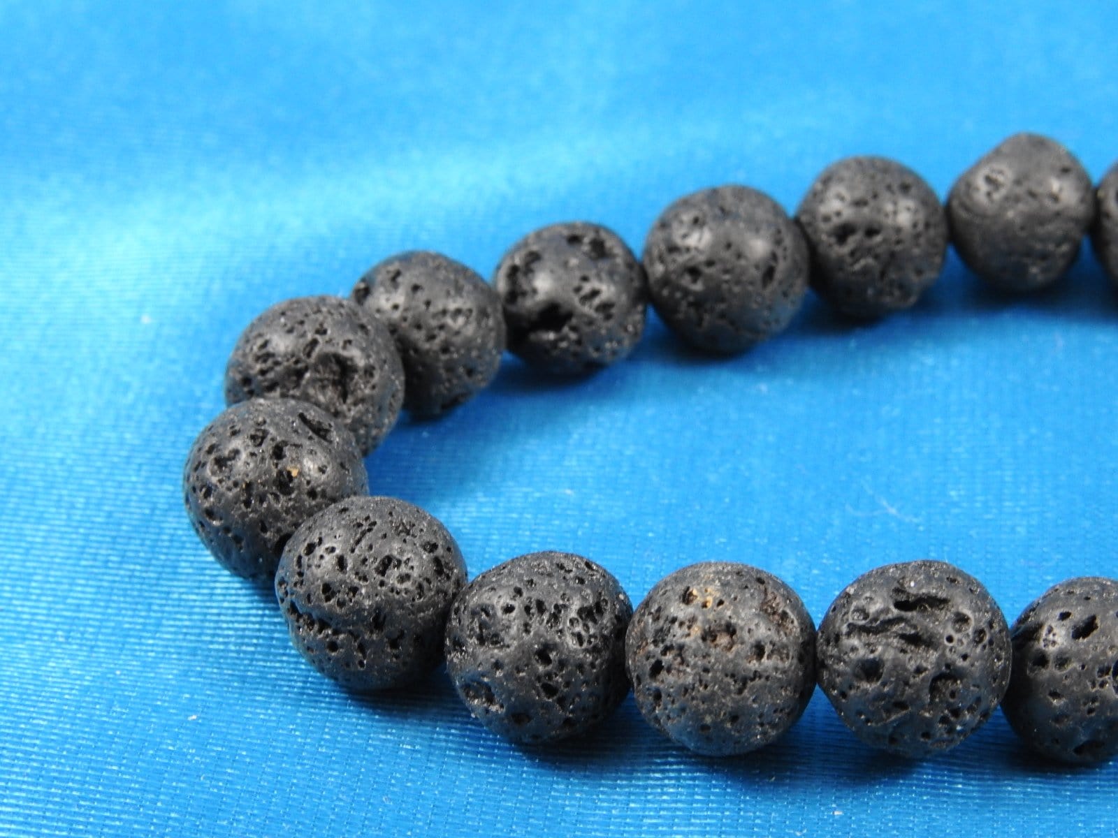 8mm Black Lava Stone Beaded Bracelet for Men & Women - Natural Healing Crystal for Stress Relief & Meditation - Perfect for Yoga, Spiritual Practice & Everyday Wear