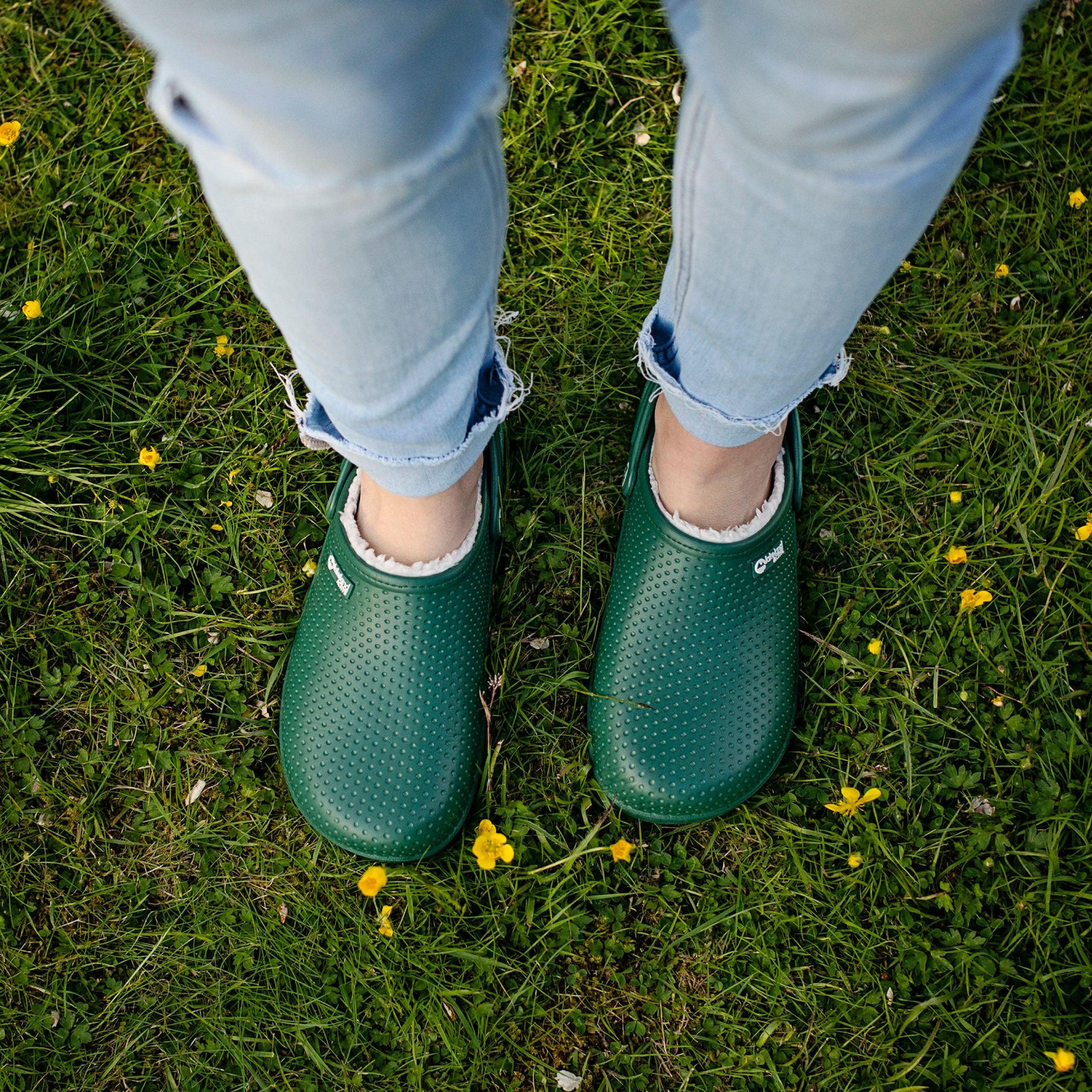 Women's Warm Fleece-Lined Clogs - Slip-Resistant Indoor/Outdoor House Shoes for Winter Comfort at Home & Garden