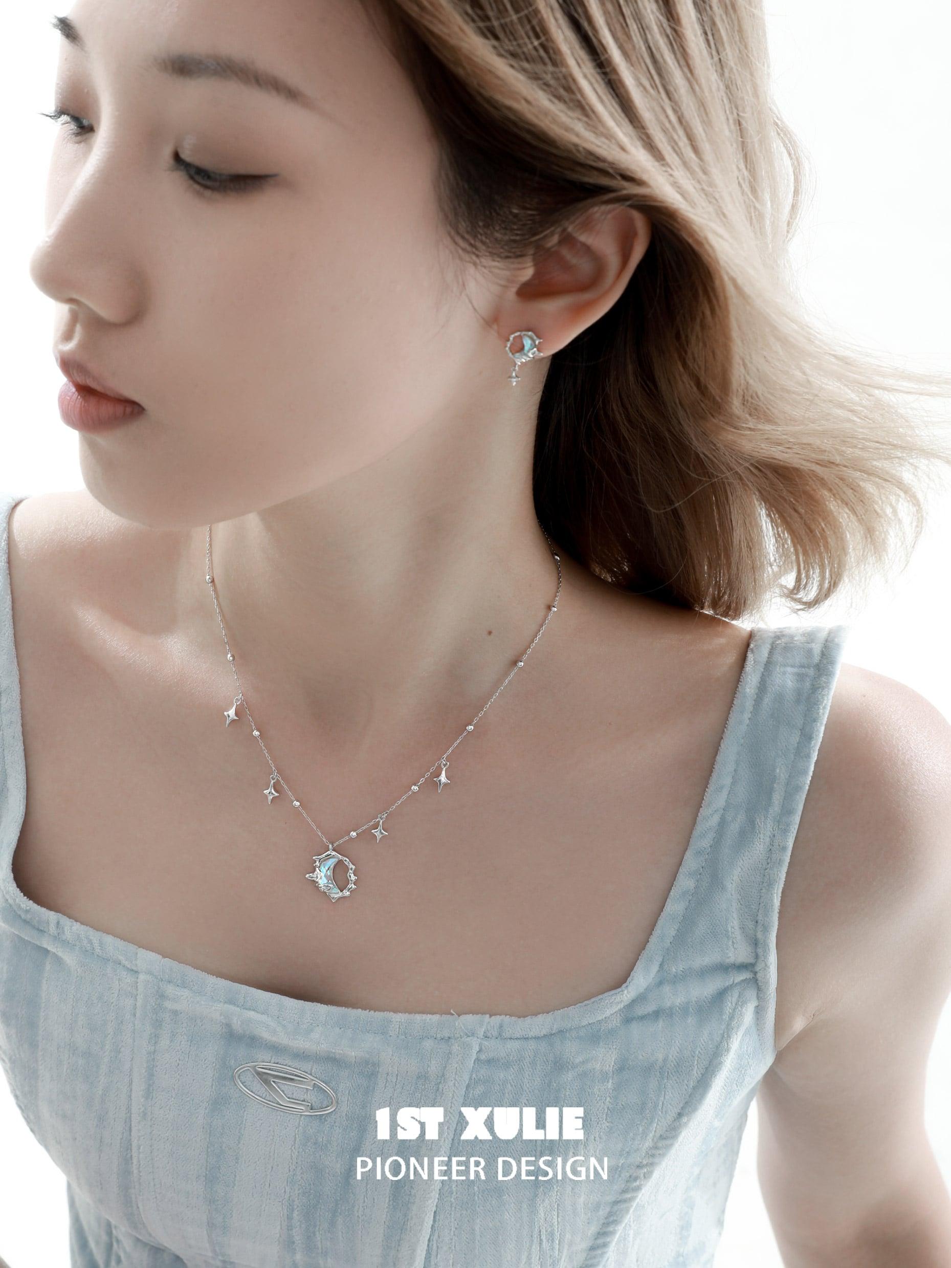 Melting Crescent S925 Sterling Silver Moon Earrings™ - Dainty Hypoallergenic Jewelry for Women, Perfect for Everyday Wear, Date Night & Gift Giving
