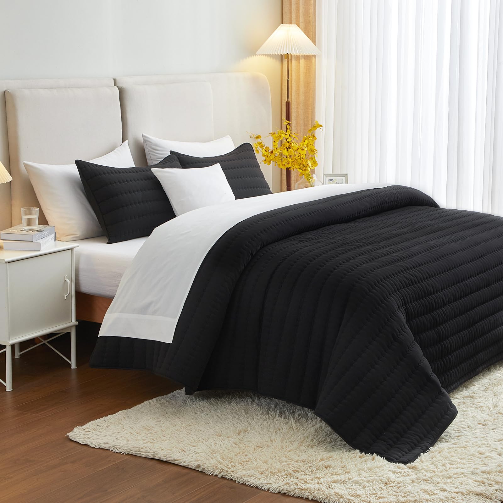 **Black Twin Size Reversible Quilt Bedding Set - Lightweight Oversized Bedspread for All Seasons, Soft & Washable (68x90 in Quilt + 20x26 in Pillow Sham) - Perfect for Guest Rooms, Dorms, or Cozy Bedroom Decor**