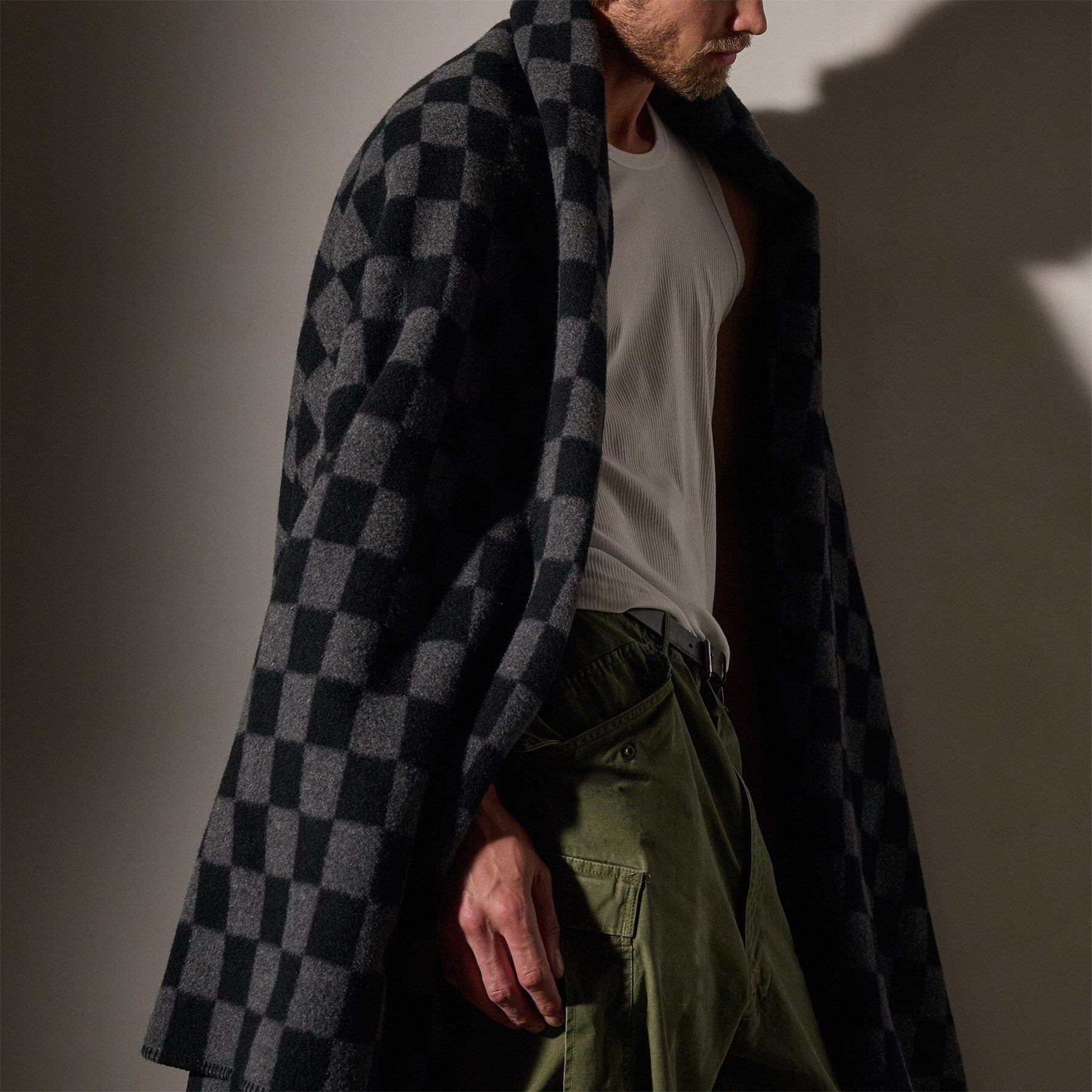 Checkerboard Cashmere Blanket - Soft Luxury Throw for Sofa & Bed - Black/Grey Plaid Design - Perfect for Cozy Evenings, Gift Giving & Home Decor