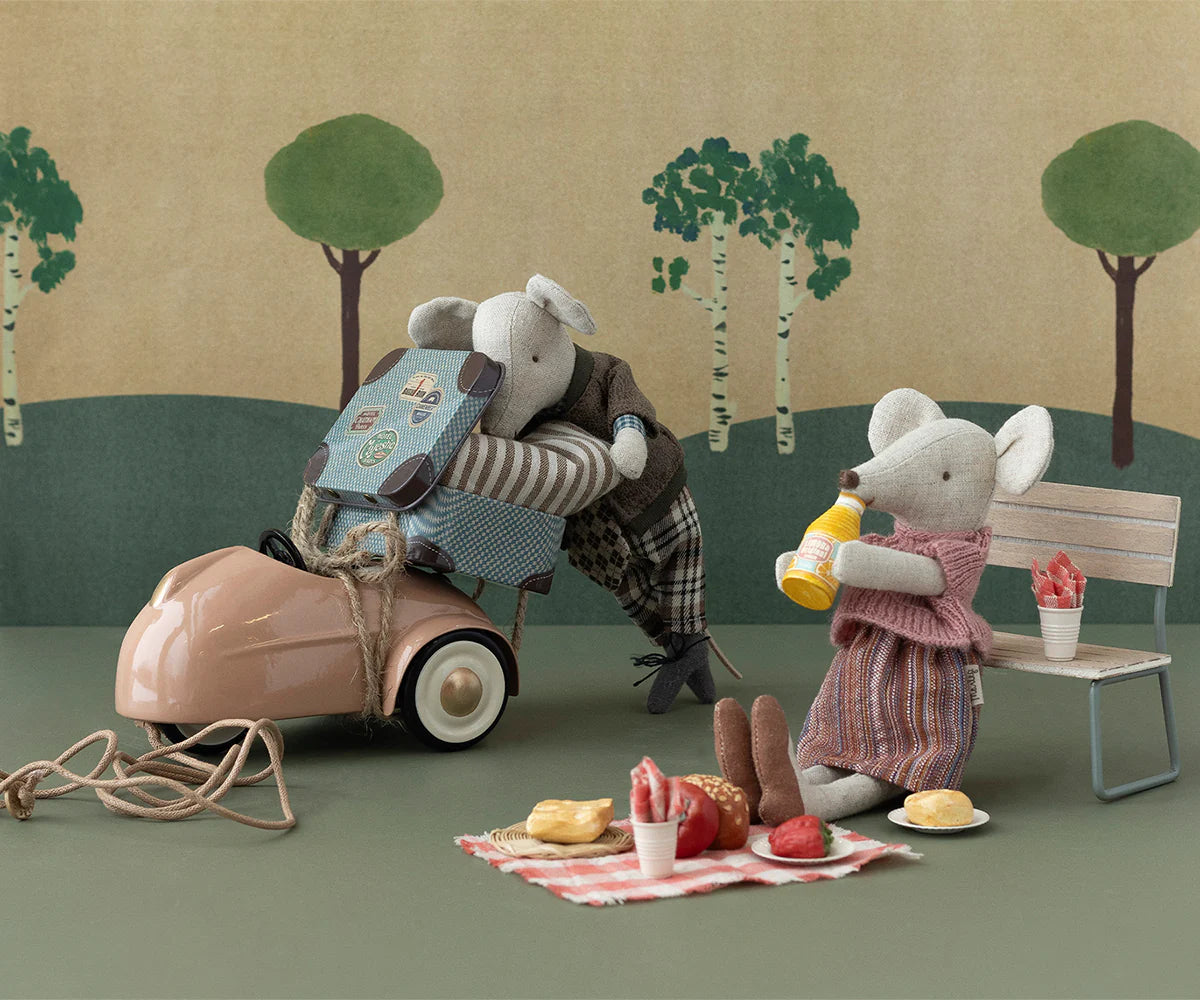 Premium Picnic Set with Maileg Mouse - Portable Outdoor Dining Essentials for Kids & Adults - Perfect for Park, Beach, Camping & Family Gatherings