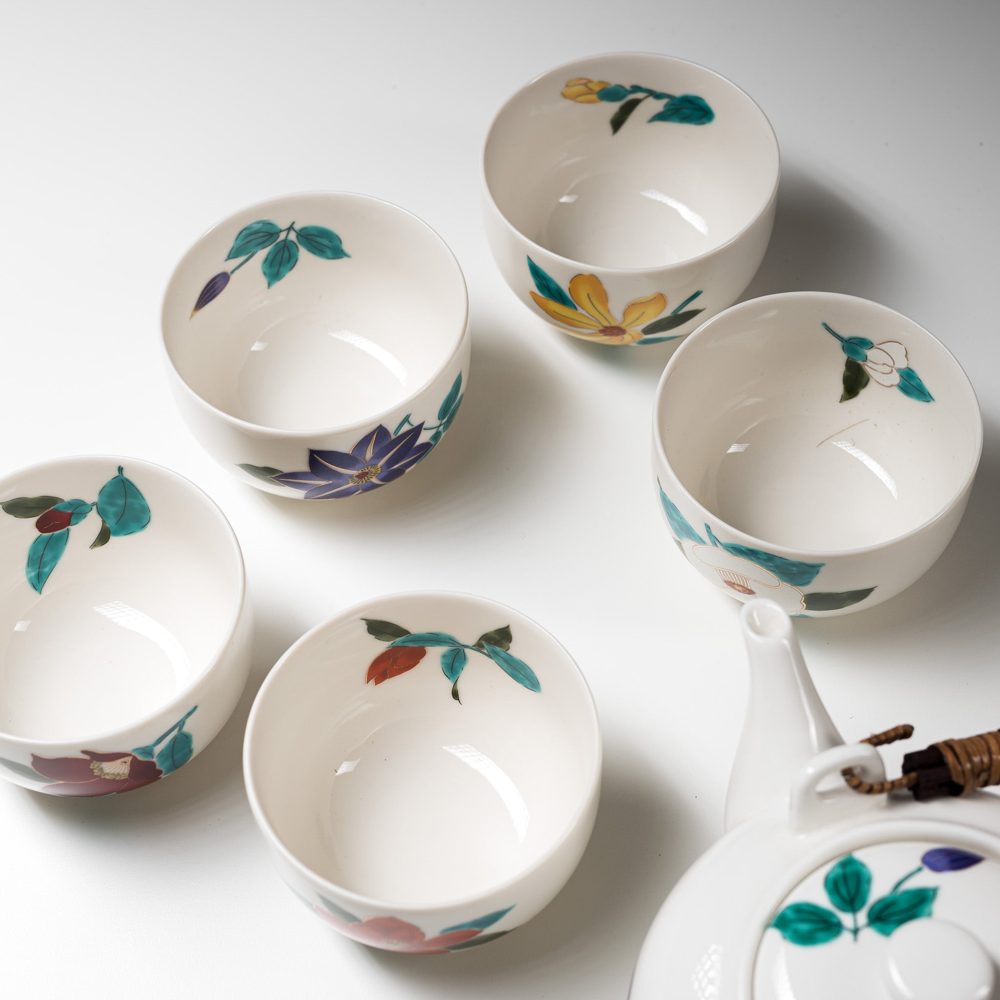 Japanese Cherry Blossom Tea Set - 550ml Ceramic Teapot with Floral Design, Perfect for Matcha, Green Tea & Home Decor | Traditional Japanese Tea Ceremony Gift