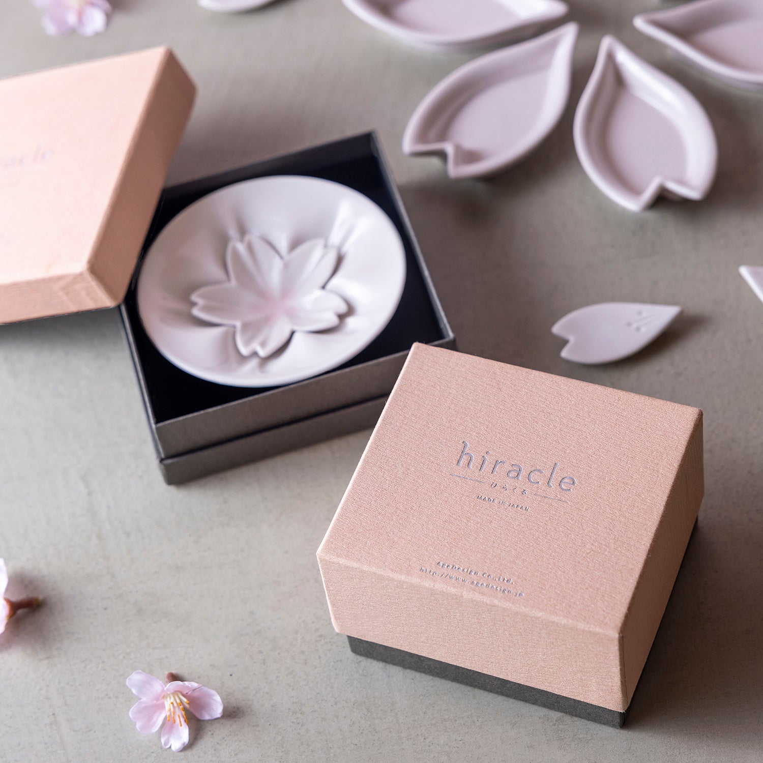 Hiracle Sakura Porcelain Chopstick Rests - Japanese Cherry Blossom Chopstick Holders for Sushi, Asian Dining & Home Decor - Set of 6 Elegant Tableware Accessories