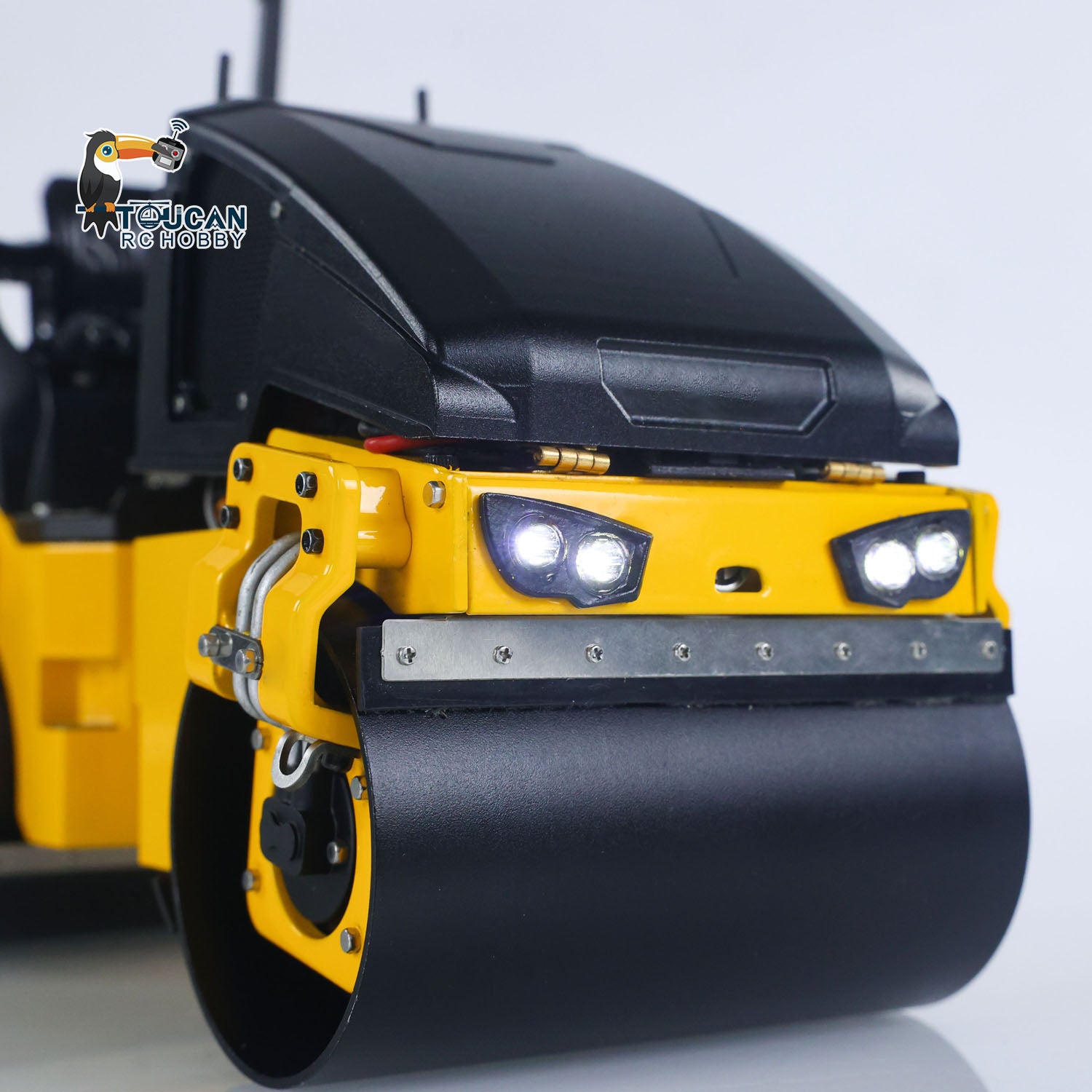 1/14 Scale Metal RC Electric Road Roller BW120AD - RTR Remote Control Construction Vehicle Model with Flysky ST8 Radio, Battery & Light System - Perfect for Construction Site Simulation & Hobby Collection