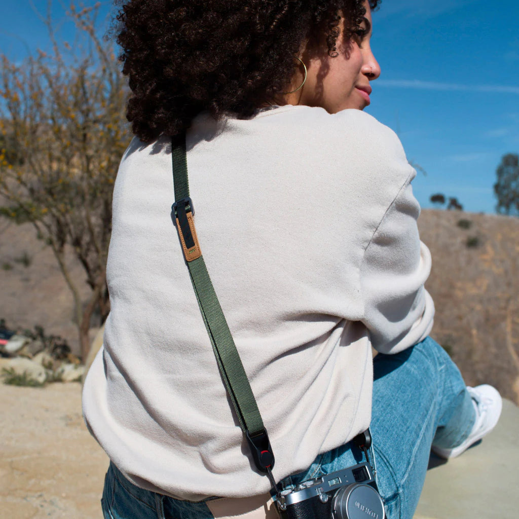 Peak Design Leash Camera Strap - Adjustable & Comfortable Sage Green Strap for DSLR & Mirrorless Cameras - Perfect for Travel, Hiking & Outdoor Photography