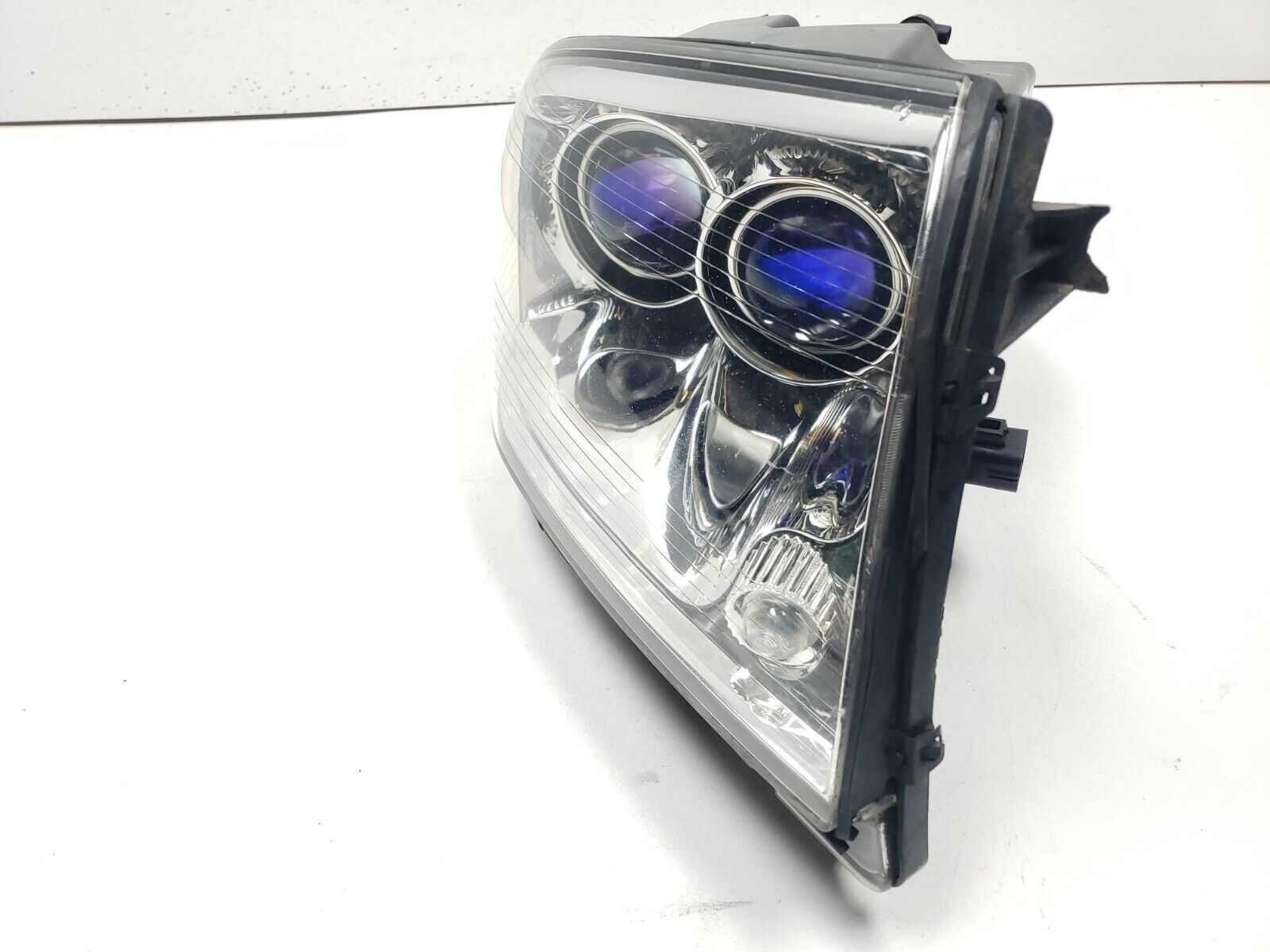 2005-2011 Cadillac STS Left Driver Side Headlight Assembly with Broken Tabs - OEM Replacement Part for Improved Night Driving Visibility