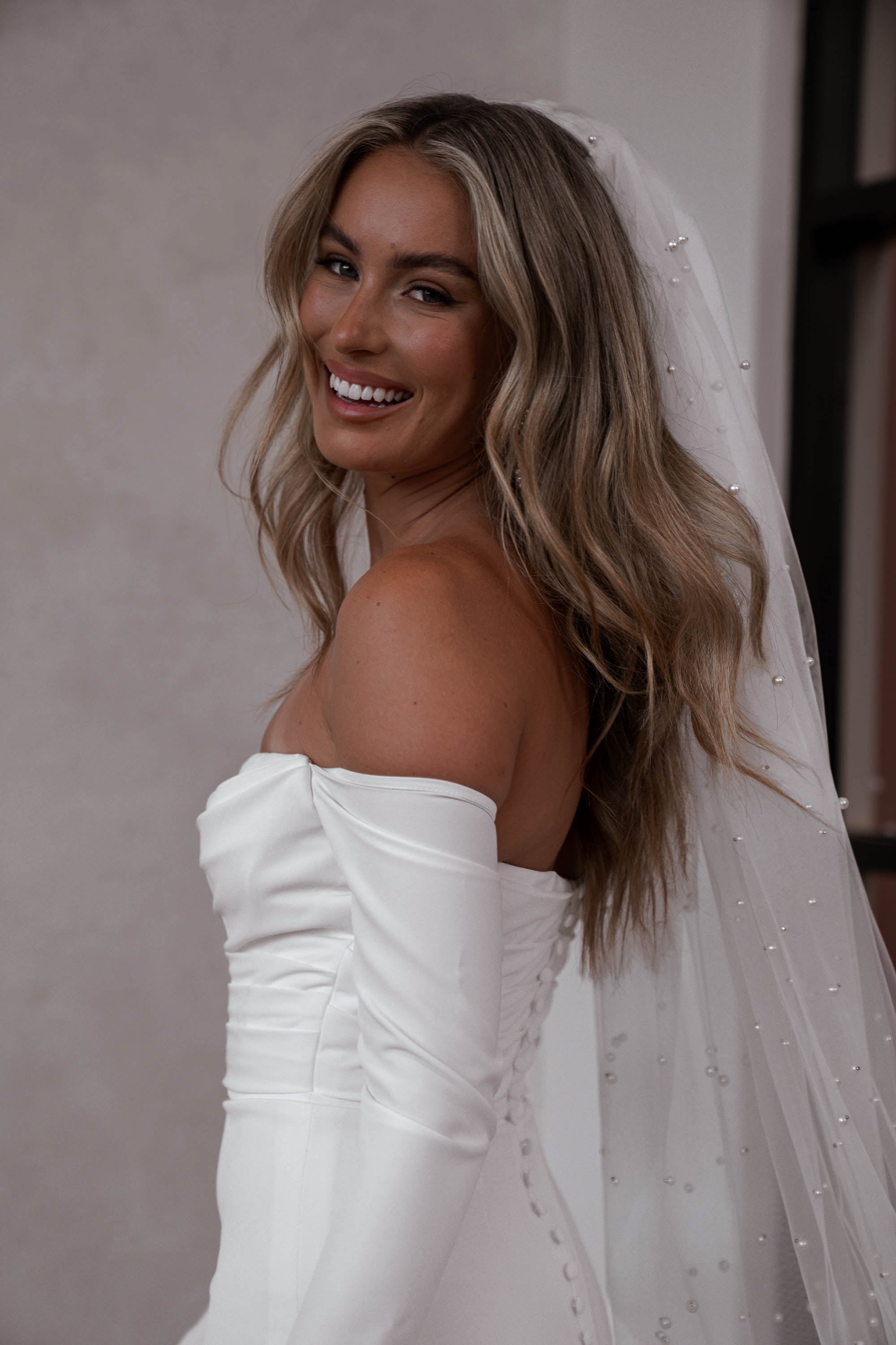 Elegant Short Pearl Veil for Brides - Perfect for Weddings, Prom, and Formal Events