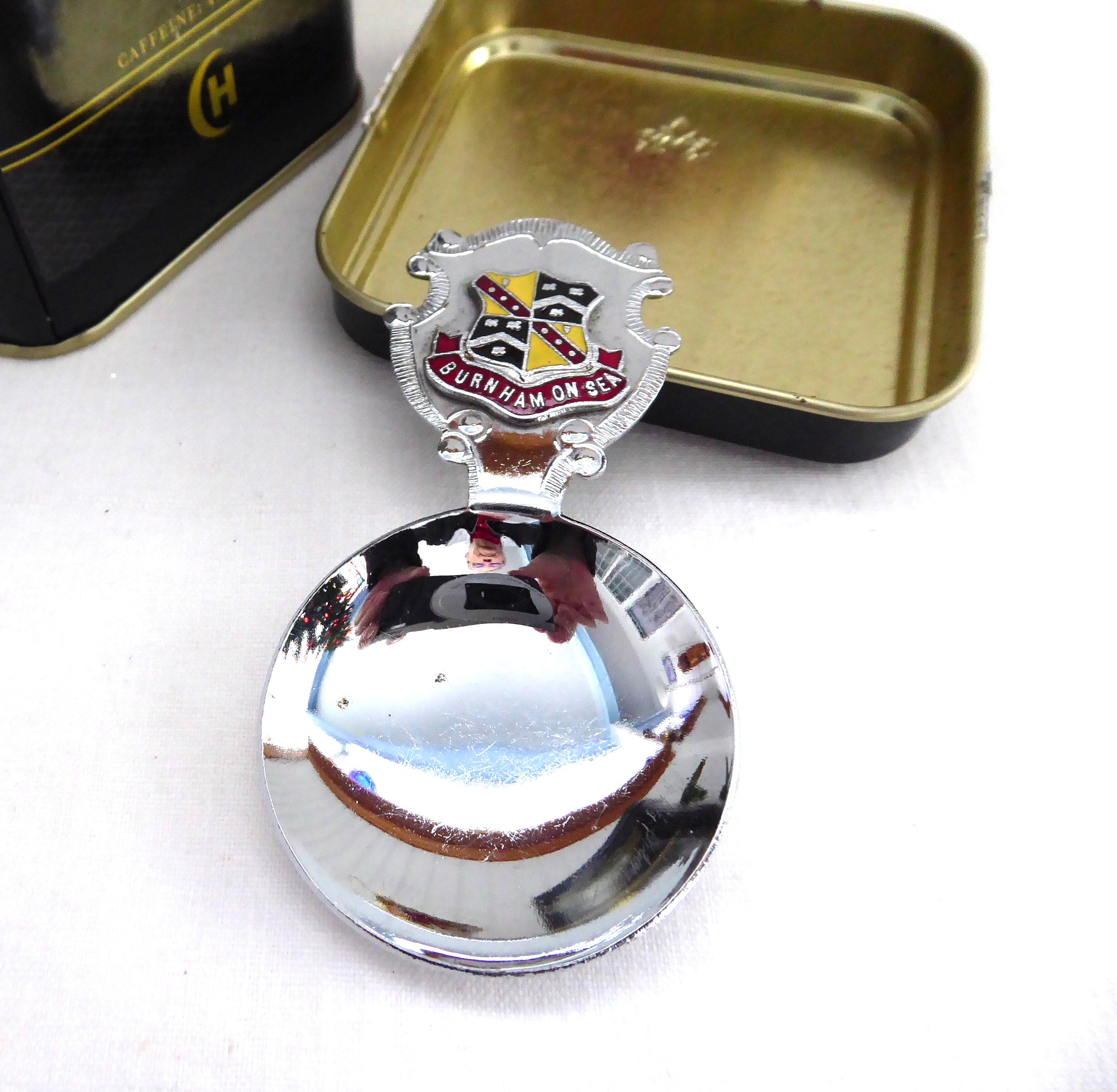 Vintage 1930s Chrome Enamel Tea Scoop - Tea Caddy Spoon from Burnham On Sea - Perfect for Measuring Loose Leaf Tea & Displaying as Collectible Souvenir