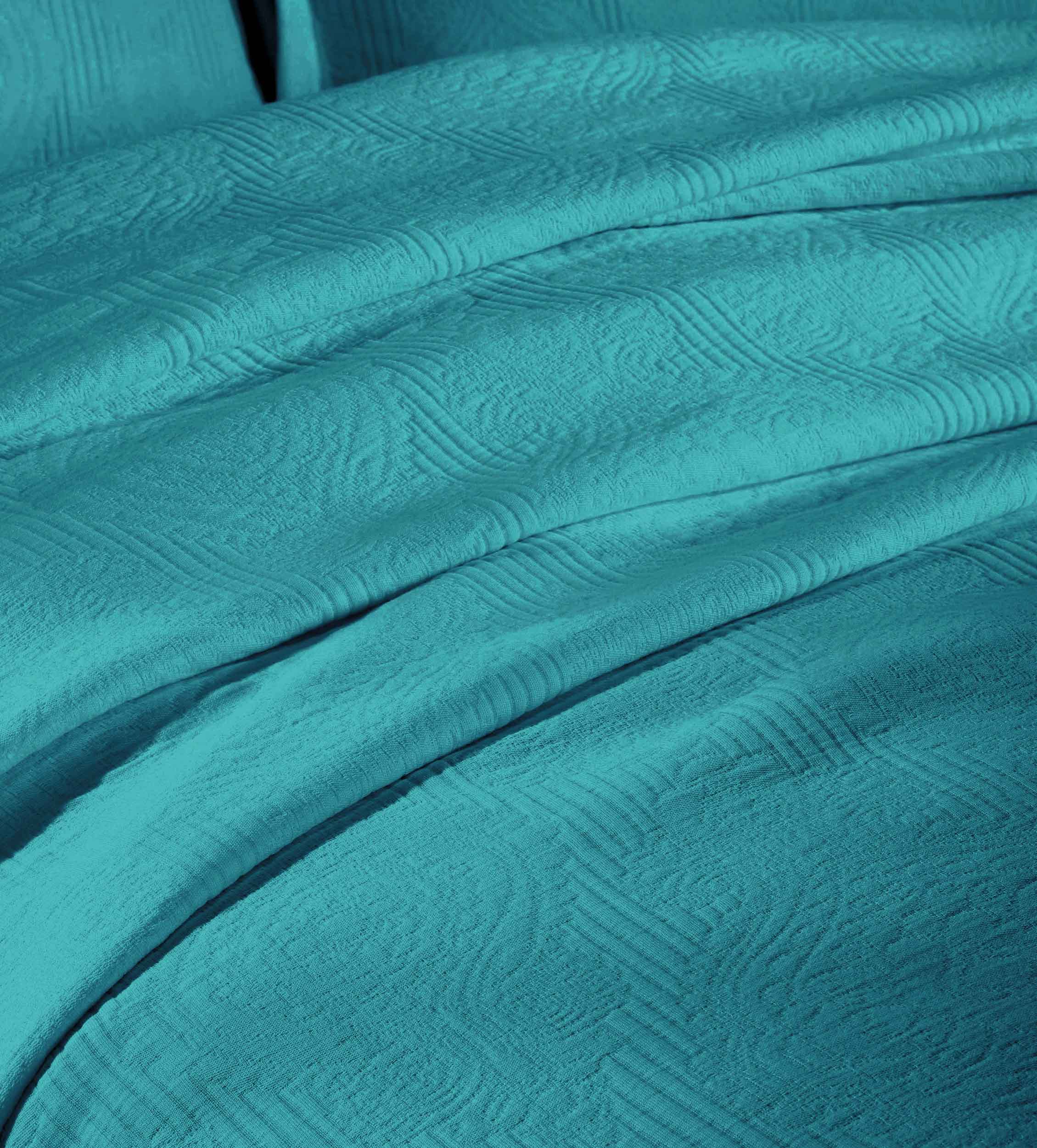 Victory Cotton Matelasse Bedspread Set with Scrolling Medallion Design - Lightweight & Breathable Queen Size Bed Cover - Perfect for Master Bedroom, Guest Room & Luxury Hotel Decor