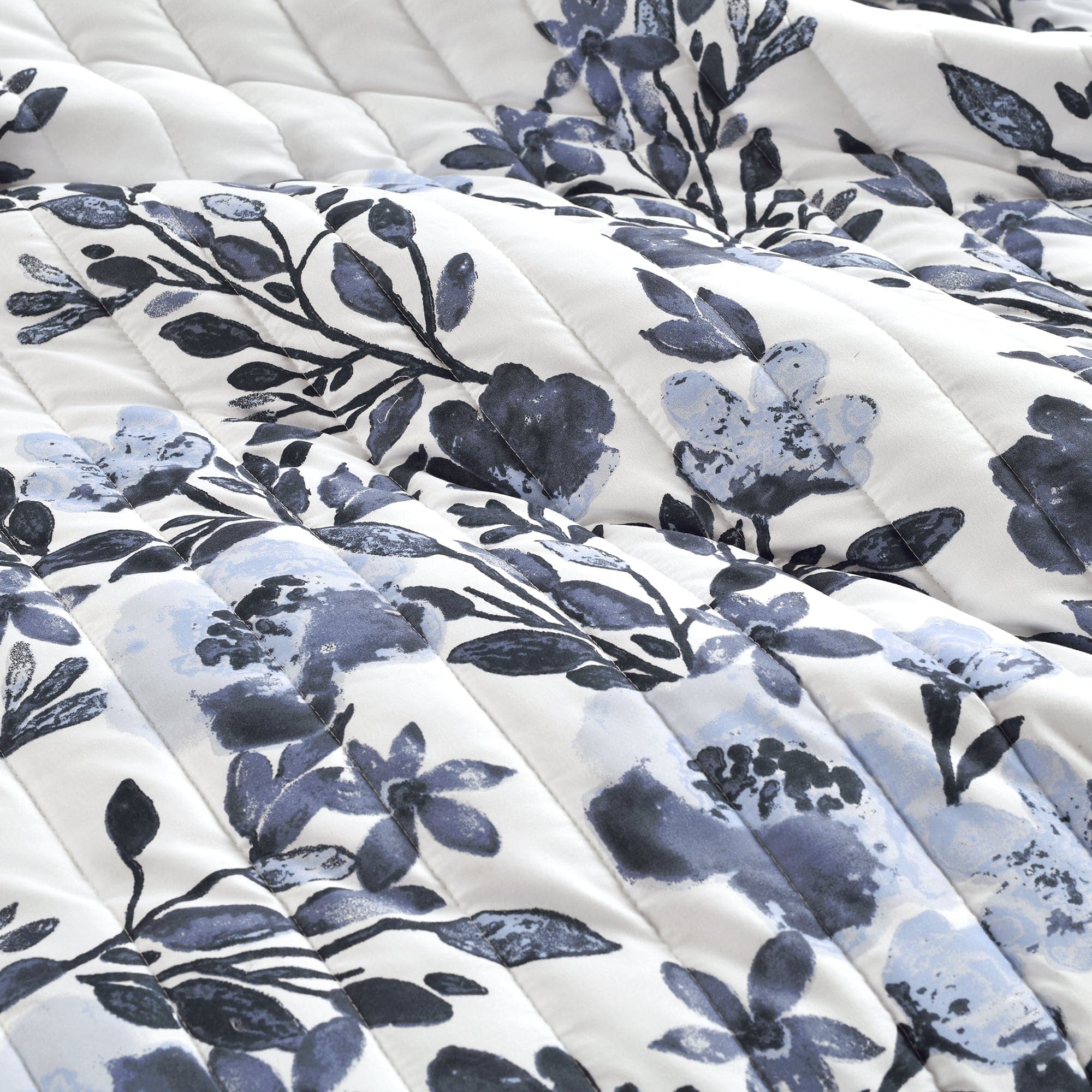 Tanisha Reversible Quilt 3-Piece Bedding Set - Soft Comforter, Pillow Shams & Bed Skirt - Cozy All-Season Luxury for Master Bedroom, Guest Room & Dorm Decor