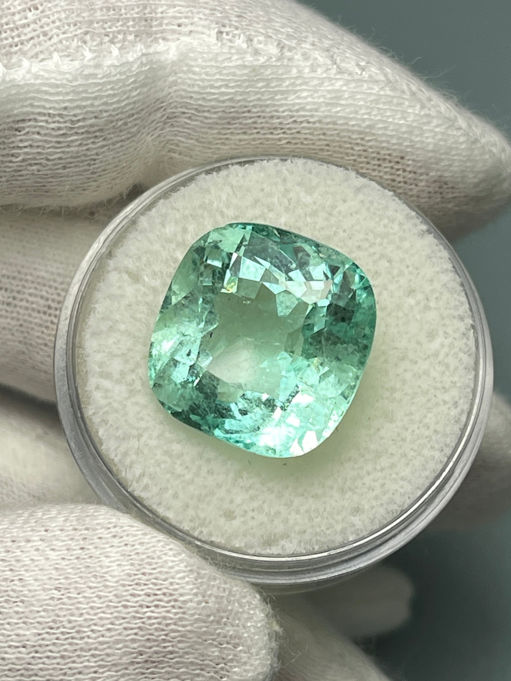 12.86 Carat Natural Colombian Emerald Cushion Cut 14.5x14mm - Luxury Gemstone for Engagement Rings & Fine Jewelry