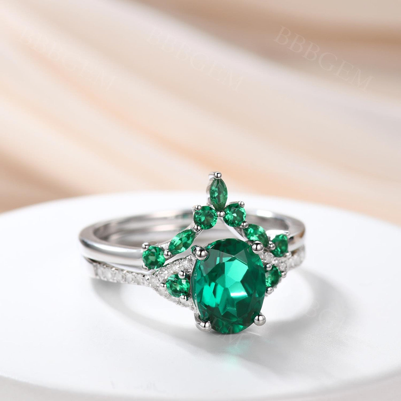 Vintage Oval Emerald Engagement Ring 1.2 Carat in White Gold - Elegant Women's Bridal Wedding Set for Proposal, Anniversary & Special Occasions