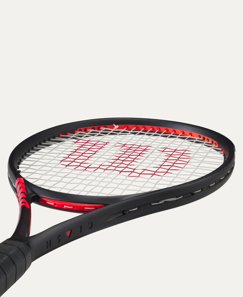 Wilson Clash 100 Pro v3 Tennis Racket - Carbon Fiber Lightweight Racquet for Advanced Players | Perfect for Competitive Matches & Training Sessions
