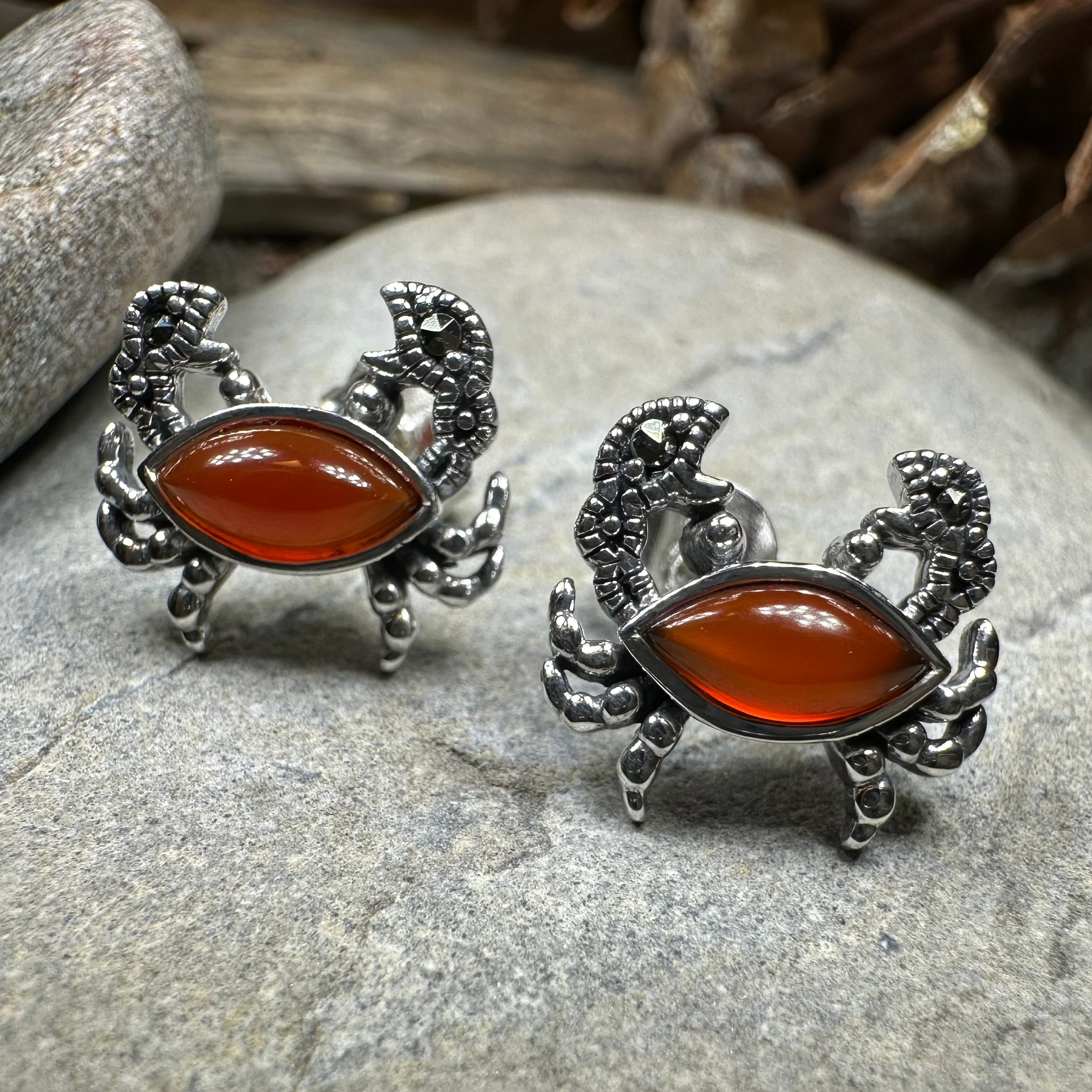 Carrie Crab Stud Earrings - Cute Crab-Shaped Silver Earrings for Women, Perfect for Beach Vacations, Summer Outfits & Casual Wear
