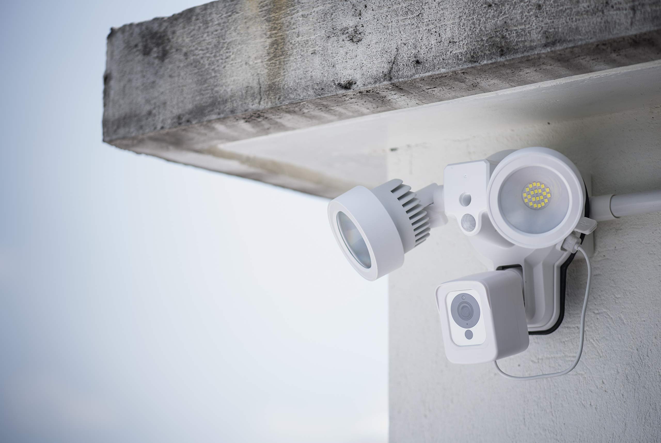4-in-1 Wyze Cam Floodlight with Built-in Charger, Wall Mount & Weatherproof Case - Perfect for Outdoor Security, Home Monitoring & Night Vision (Camera Sold Separately) - Ideal for Backyard, Garage & Front Door Surveillance