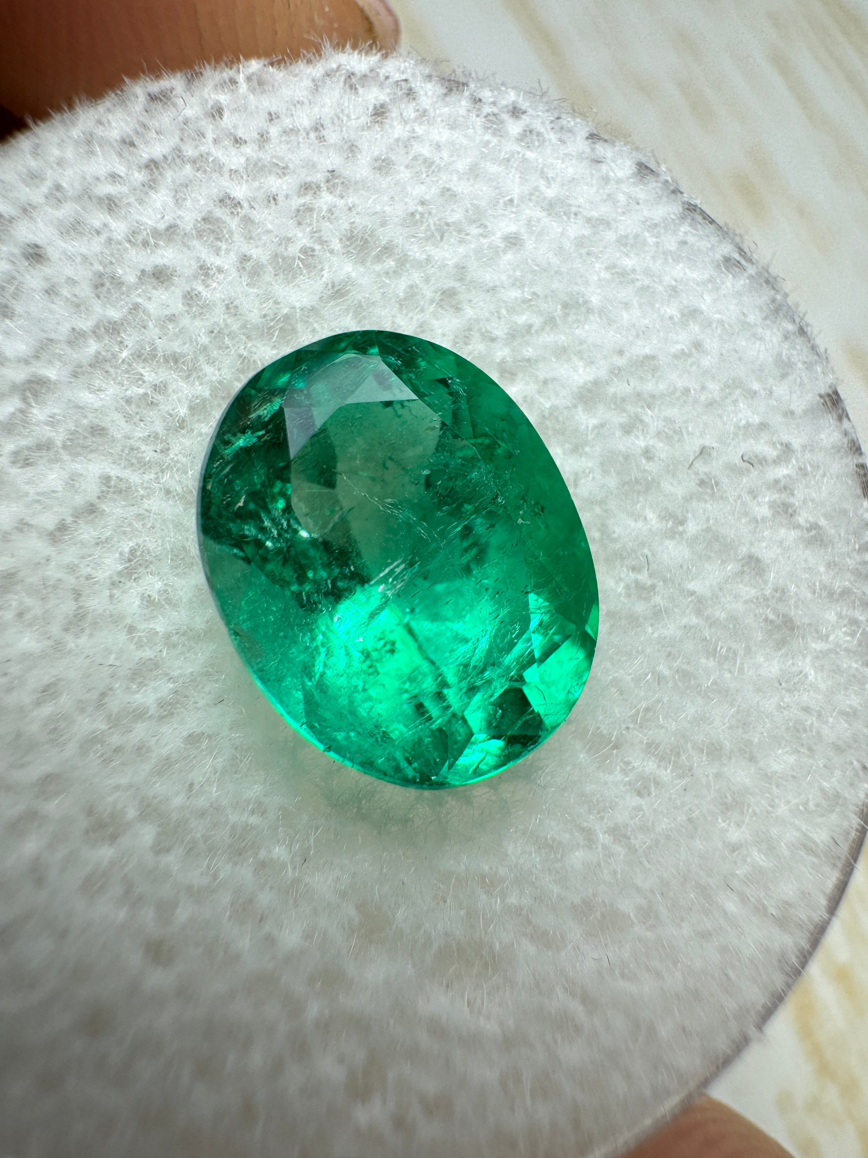 2.80 Carat Vivid Bluish Green Natural Colombian Emerald Loose Gemstone - Oval Cut for Jewelry Making, Engagement Rings & Luxury Gifts