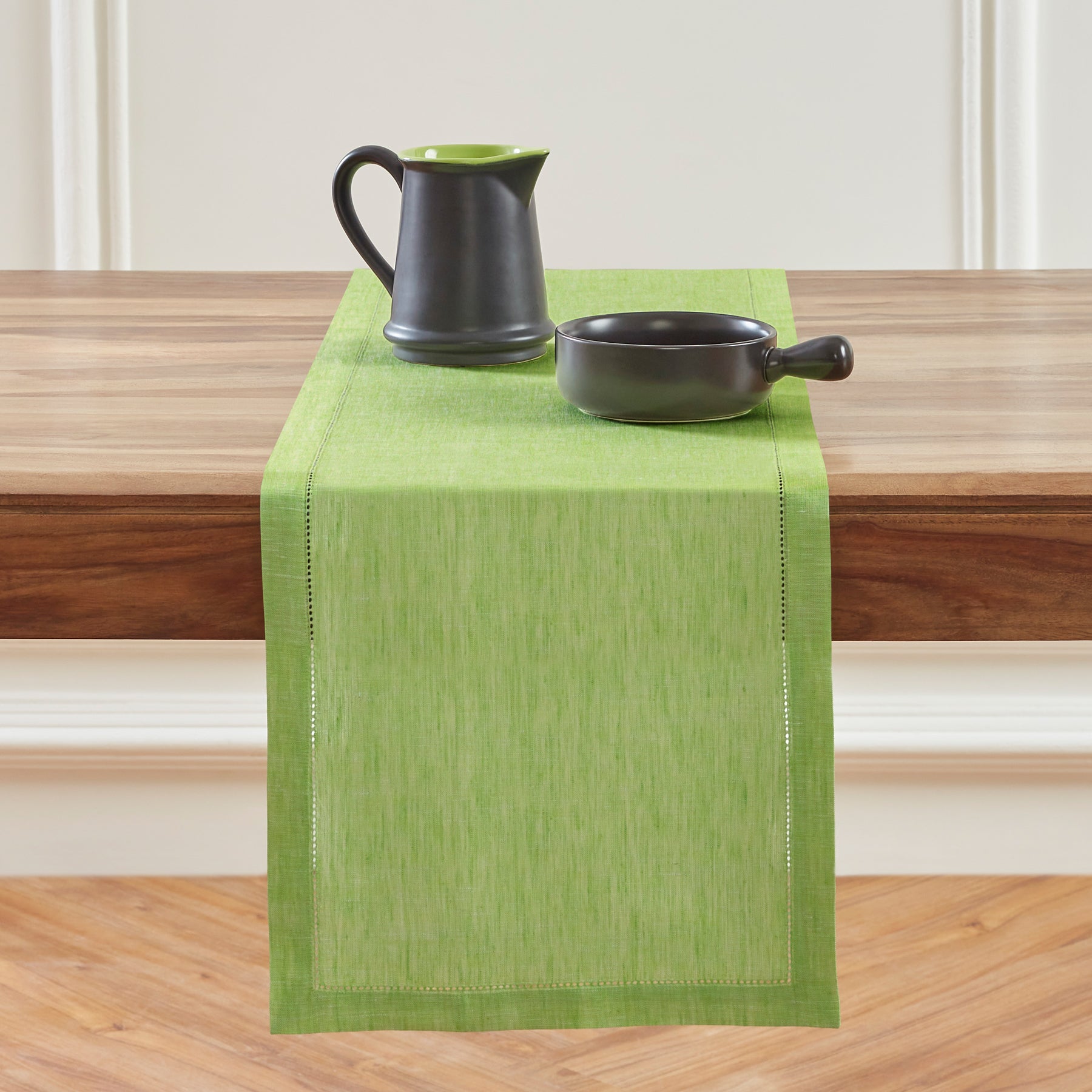 Elegant Milan Table Runner for Dining Room Decor - Perfect for Weddings, Parties, and Holiday Tablescapes