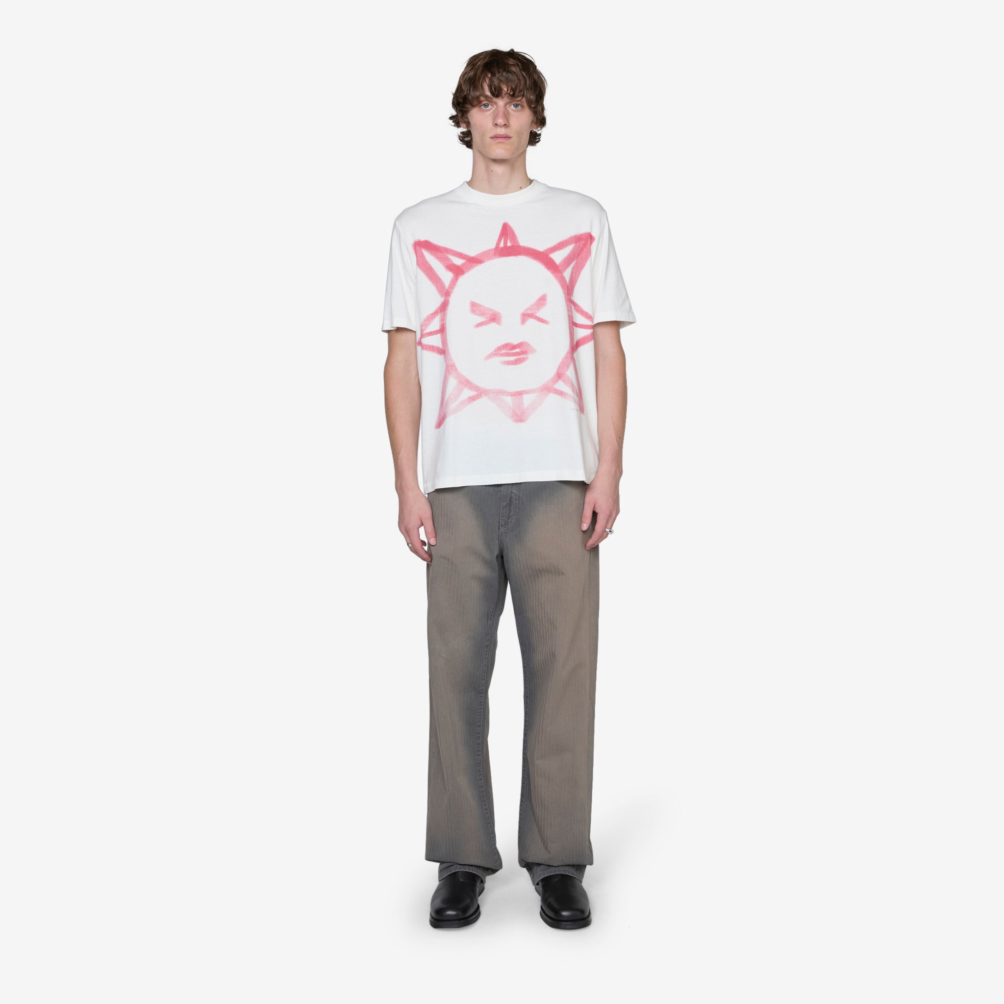 Box T-Shirt with Squinting Sun Design - Vintage Legacy Jersey for Men & Women - Perfect for Casual Wear, Street Style & Retro Fashion