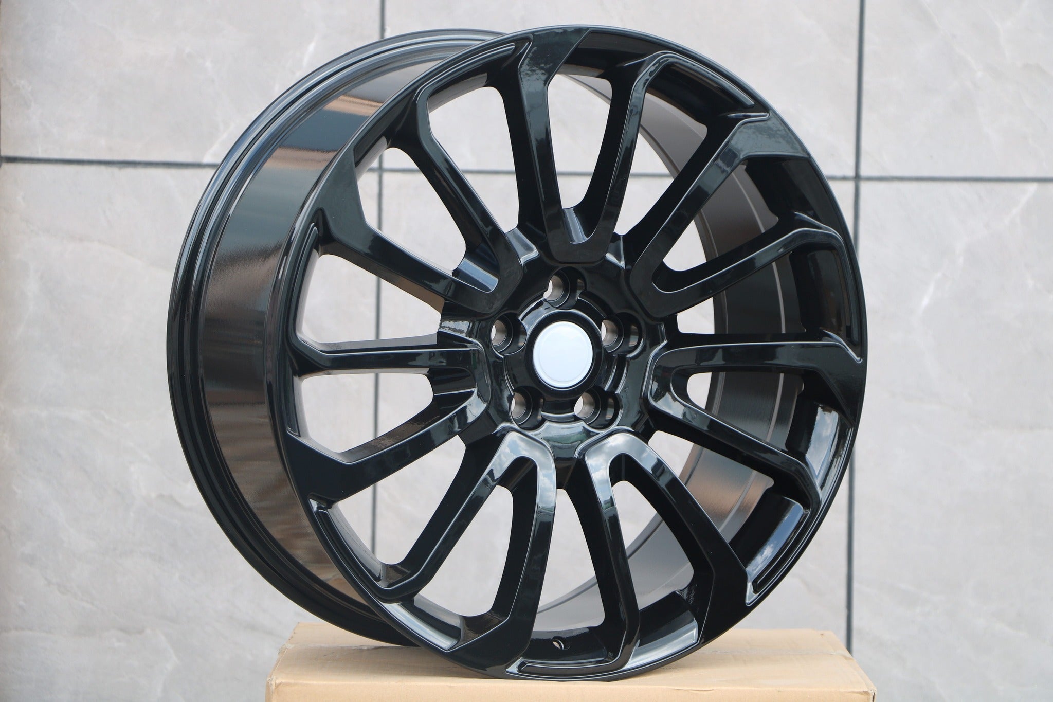 22-Inch Alloy Wheels for Range Rover Vogue, Sport, Defender, Discovery & LR3/LR4 - Premium Off-Road & Luxury SUV Rims for Adventure & City Driving