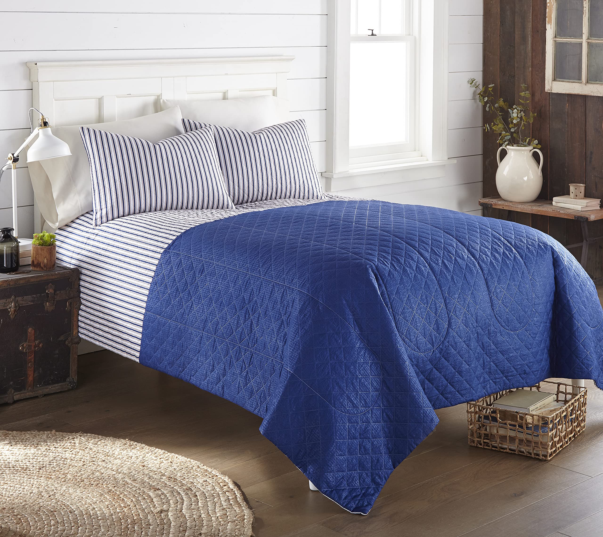 Shavel Home Products 6-in-1 Seersucker Quilt Set King Size - Americana Stripe Bedding Set with Comforter, Sheets & Pillowcases - Perfect for Master Bedroom, Guest Room & Cozy Home Decor