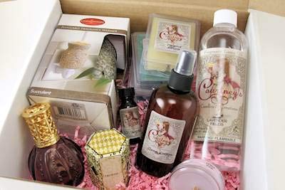 Courtney's Quarterly Fragrance Subscription Box | Luxury Perfume & Cologne Discovery Set for Women & Men | Perfect for Gifting, Date Nights & Self-Care