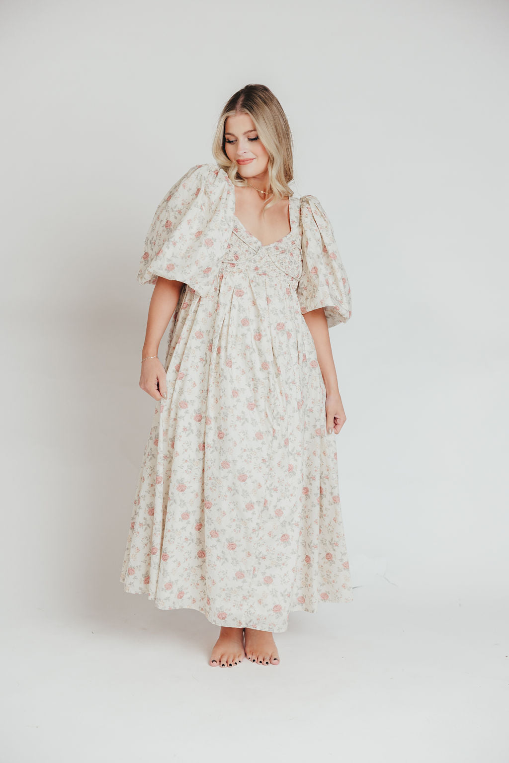 Harlow Maxi Dress in Off White Floral - Bump Friendly Maternity Dress & Inclusive Sizing (S-3XL) | Perfect for Pregnancy, Beach Vacations & Summer Weddings