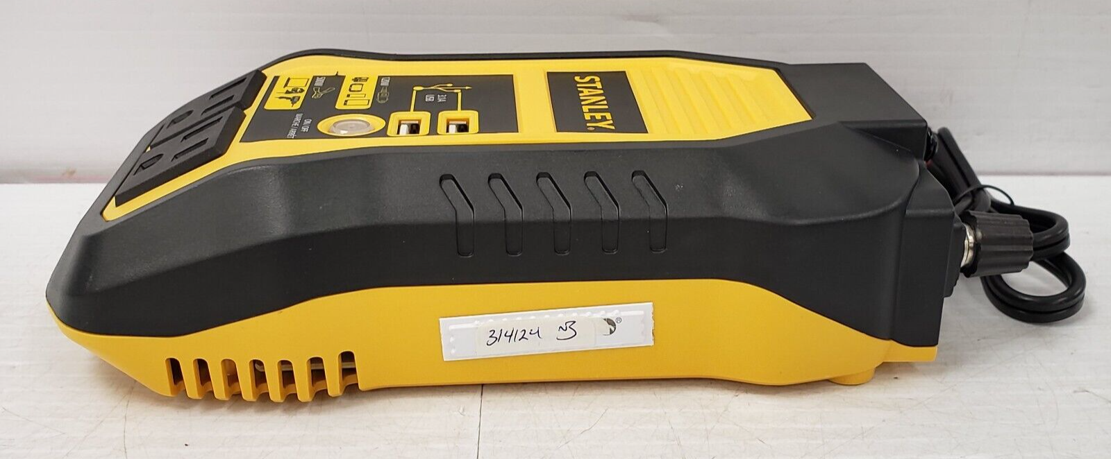 Stanley P1500DCA 1500W Power Inverter with Dual AC Outlets for Car, Truck, RV - Convert 12V DC to 120V AC - Perfect for Camping, Road Trips & Emergency Power Outages