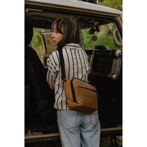 Peak Design Everyday Sling 6L V2 Camera Bag - Waterproof & Lightweight Coyote Brown Crossbody Sling for Photographers, Travel & Daily Commute