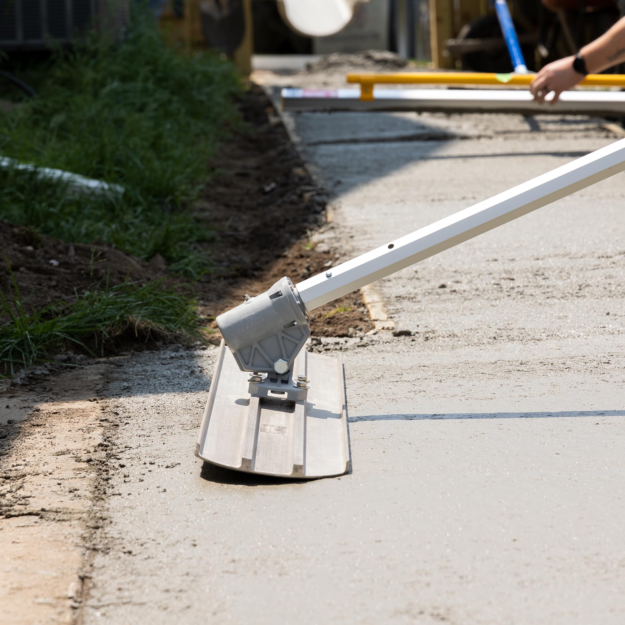 MARSHALLTOWN K2 Composite Adapter for Concrete - Heavy Duty Bracket in Red | Perfect for Construction, Masonry & Concrete Work