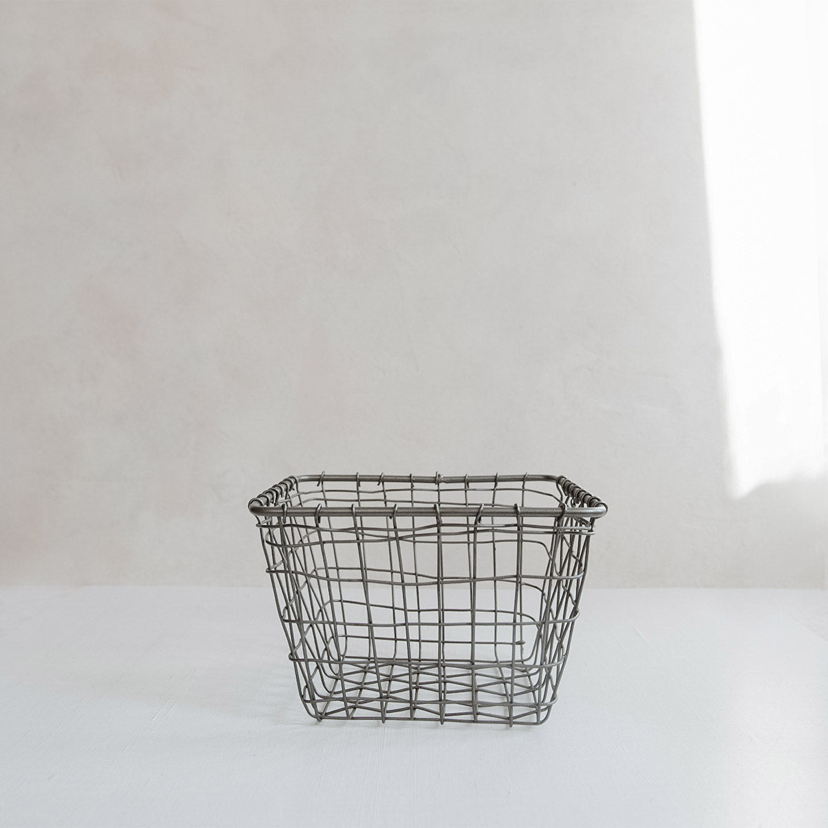 Handmade Woven Wire Storage Basket - Rustic Home Decor Organizer for Bathroom, Bedroom, Kitchen & Office - Perfect for Towels, Blankets, Toys & Magazines