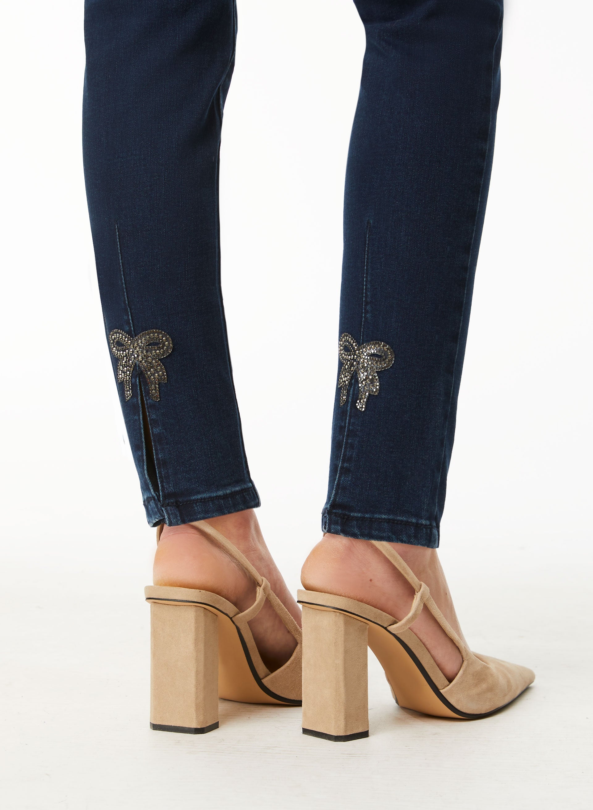 Stylish Bow Appliqué Jeans for Women - Trendy Embellished Denim Pants - Perfect for Casual Outings, Dates & Fashionable Looks